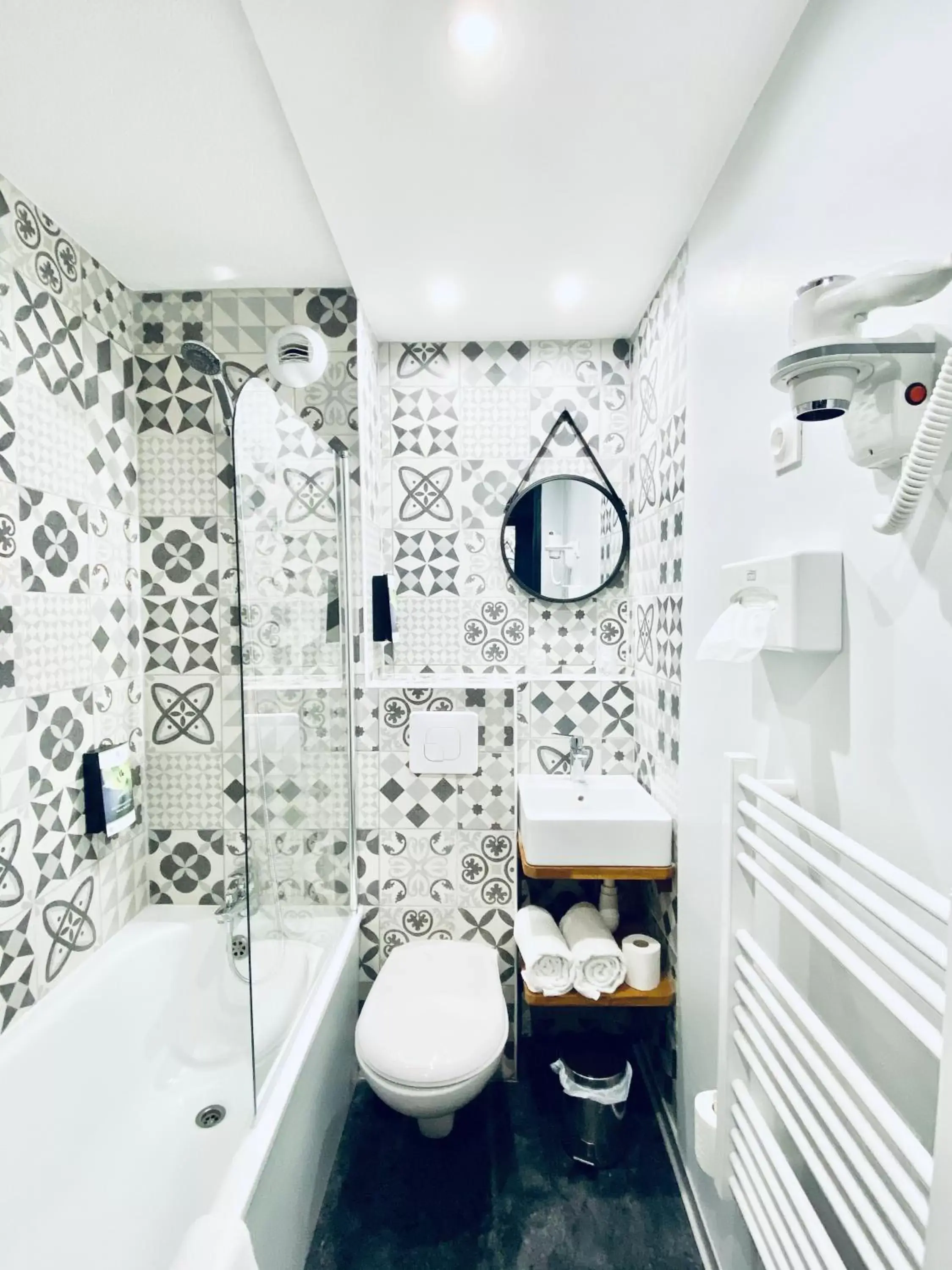 Bathroom in Sure Hotel by Best Western Calais Coquelles Tunnel s/ Manche