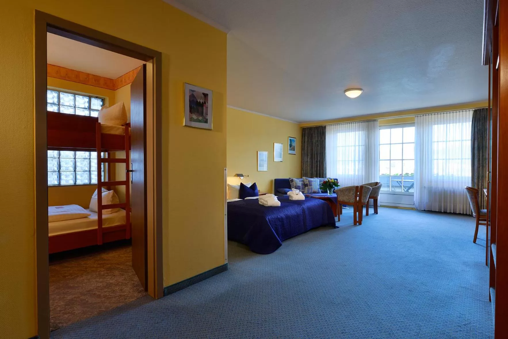 Bed in Rheinhotel Vier Jahreszeiten Bad Breisig