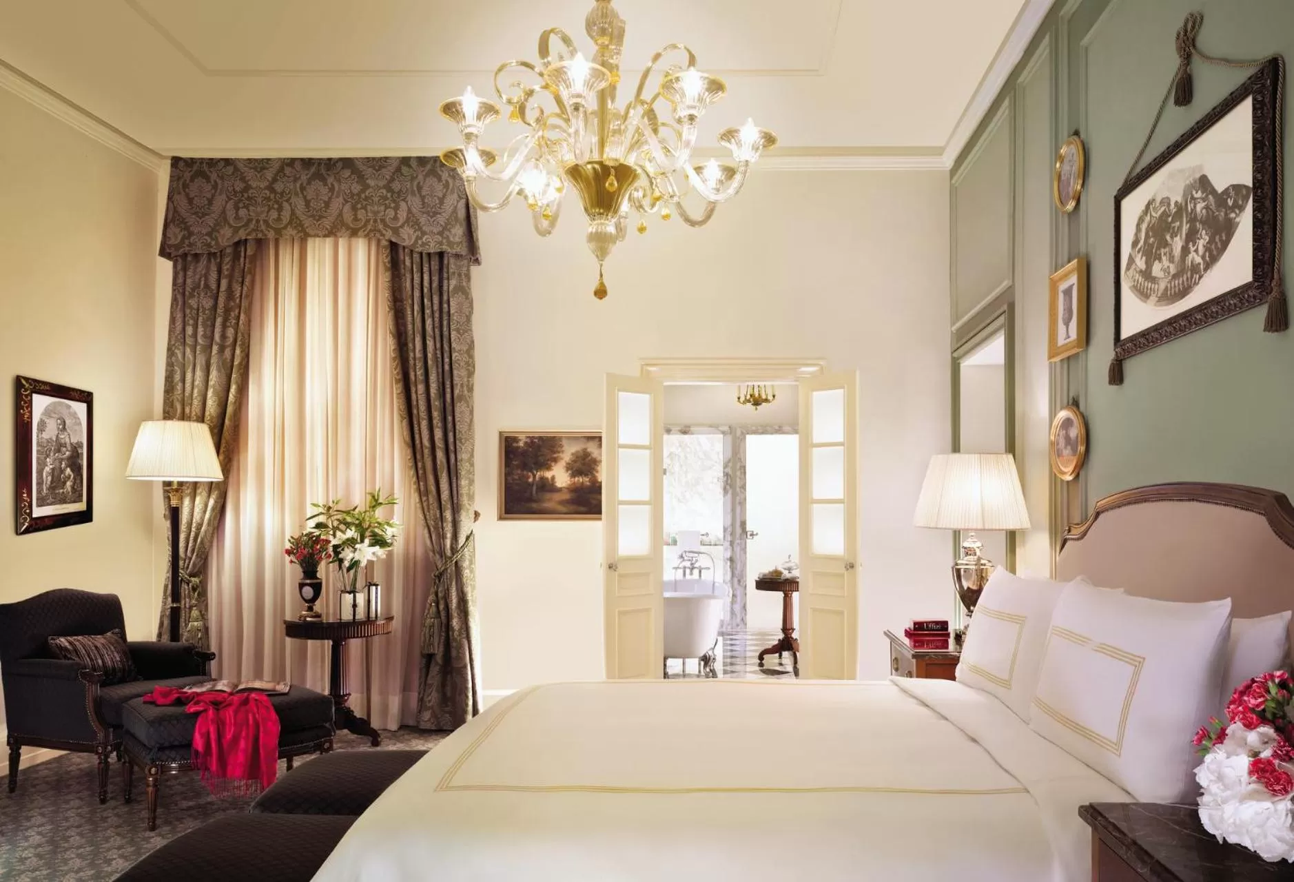 Photo of the whole room, Bed in Four Seasons Hotel Firenze