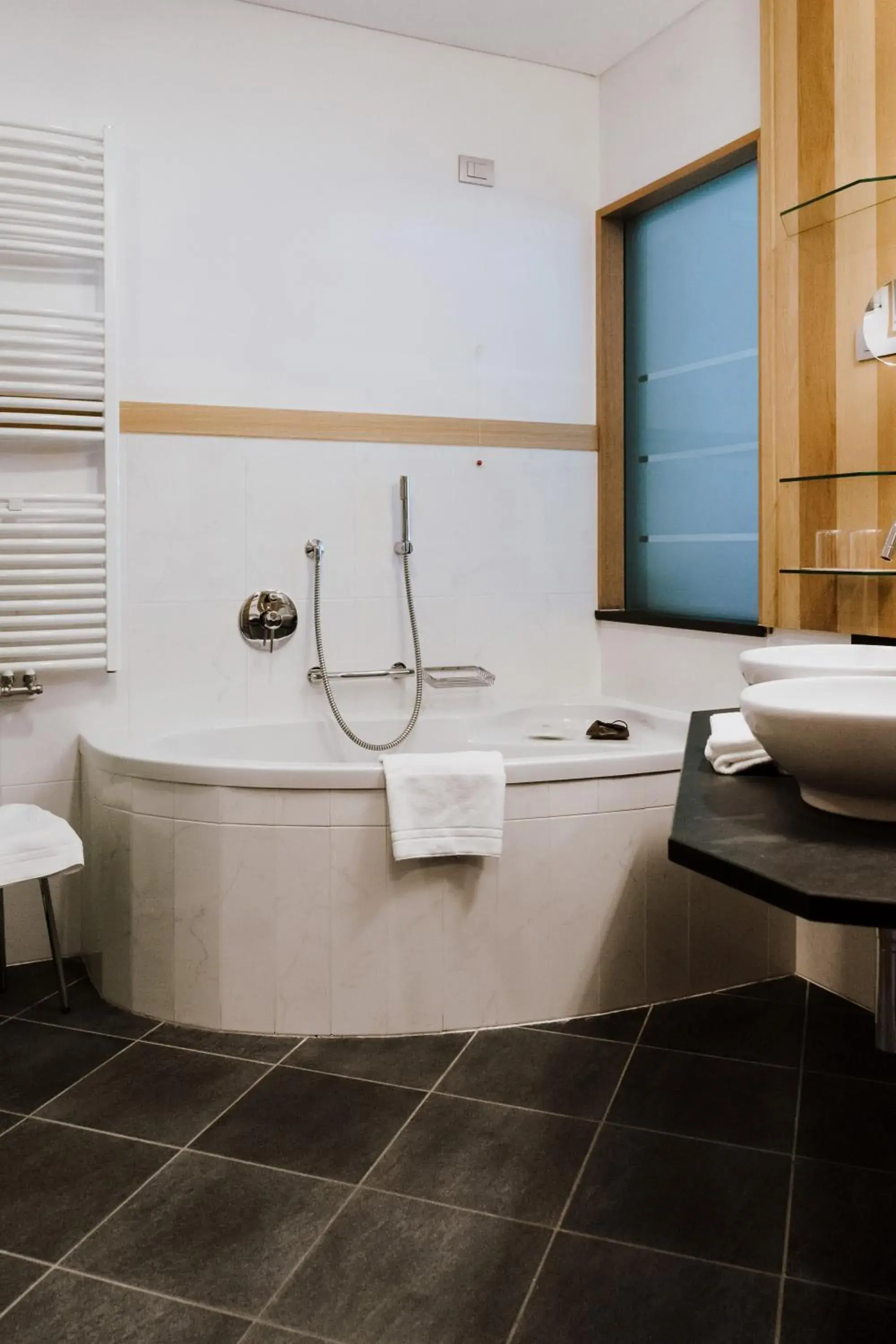 Shower, Bathroom in Hotel Lac Salin Spa & Mountain Resort