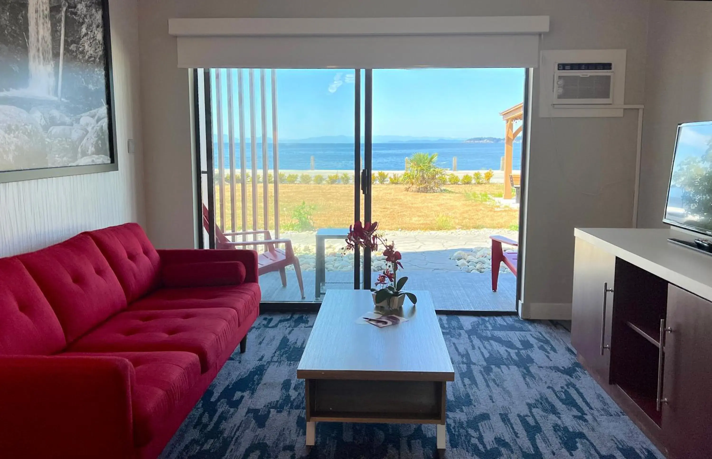 Living room, Seating Area in The Oceanside, a Coast Hotel