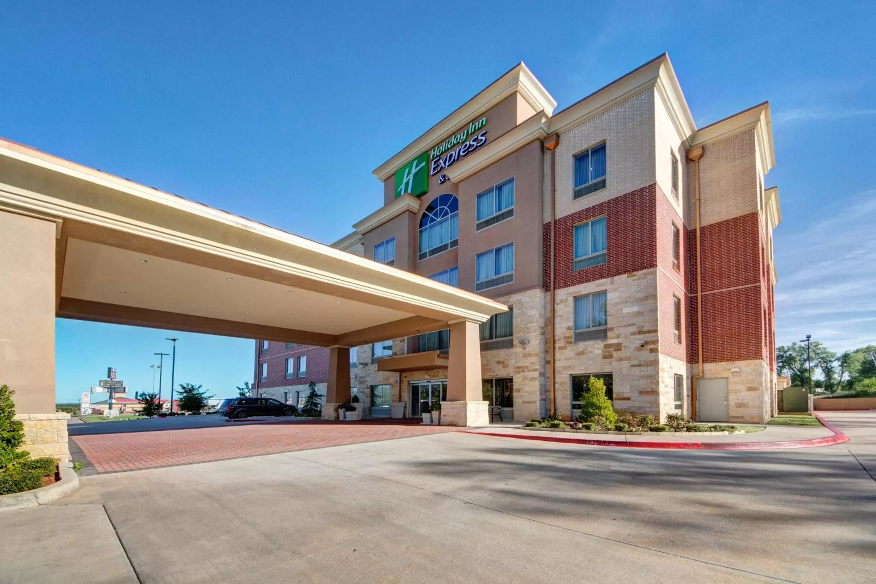 Property Building in Holiday Inn Express and Suites Oklahoma City North, an IHG Hotel