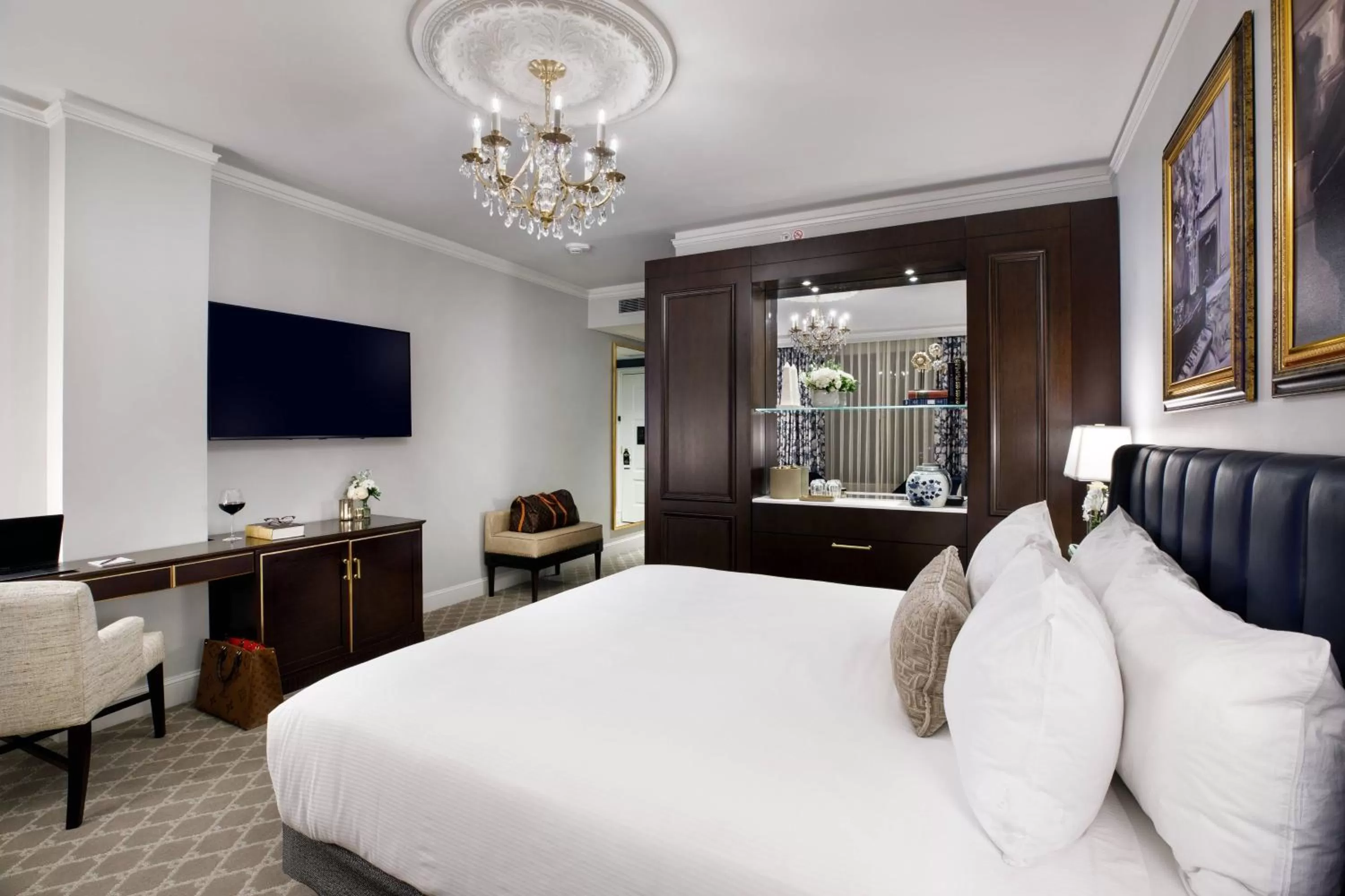 Photo of the whole room, Bed in Hotel Carmichael, Autograph Collection