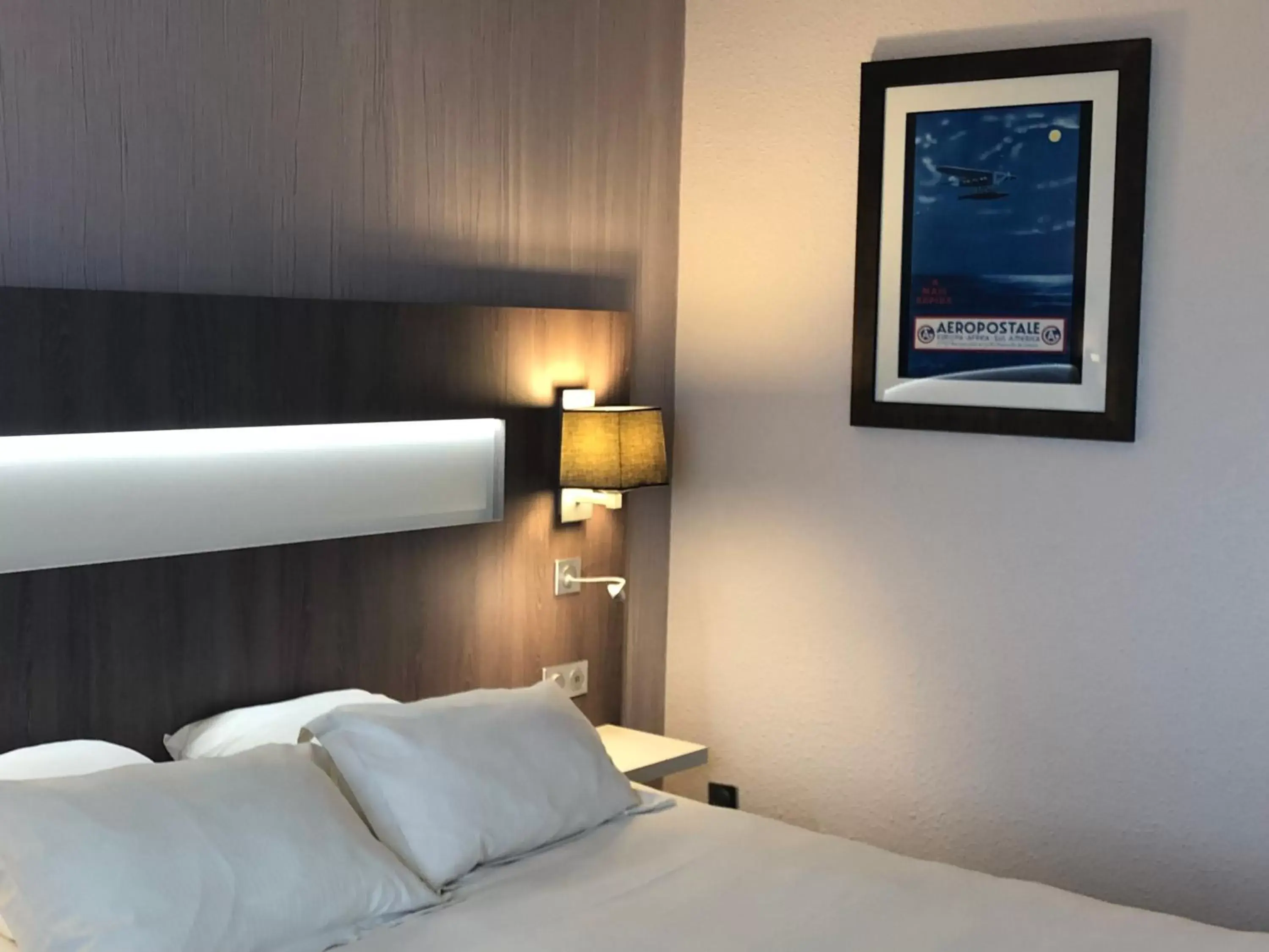 Bedroom, Bunk Bed in Best Western Marseille Aeroport