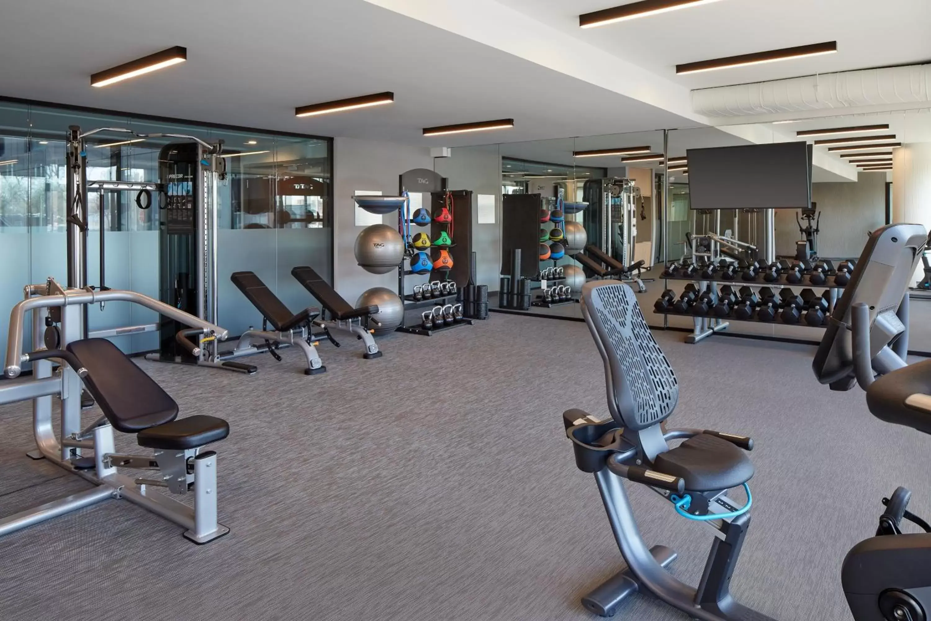 Fitness centre/facilities, Fitness Center/Facilities in Courtyard by Marriott Montreal Midtown