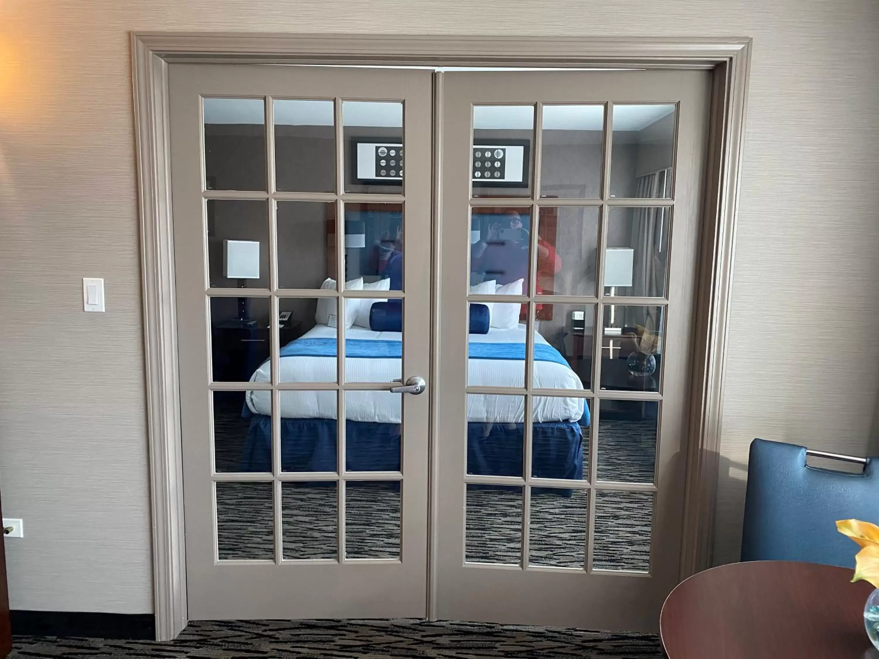 Decorative detail, Bed in Wyndham Garden Elk Grove Village - O'Hare Decorative detail, Bed in Wyndham Garden Elk Grove Village - O'Hare