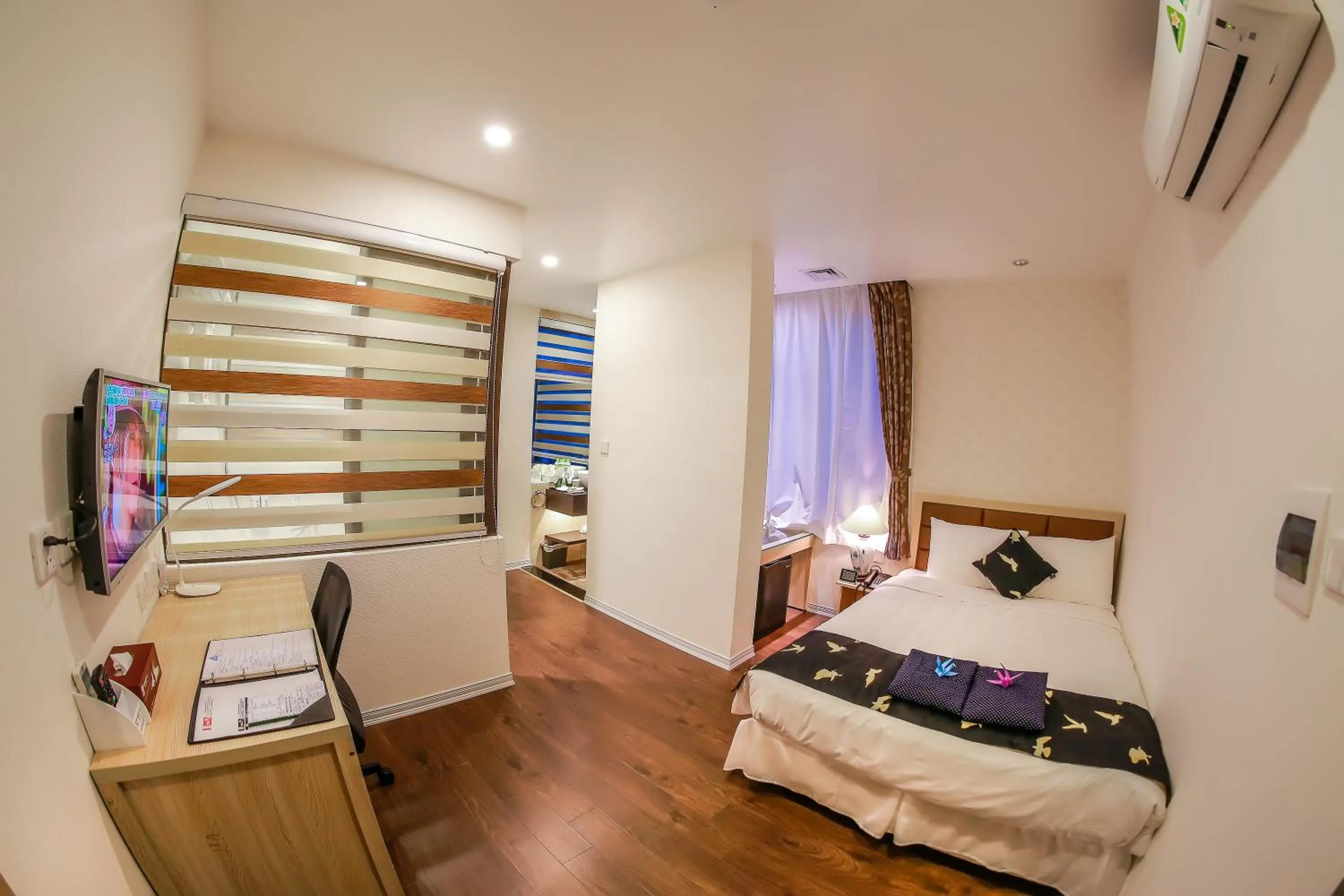 Bed in Momizi Business Hotel