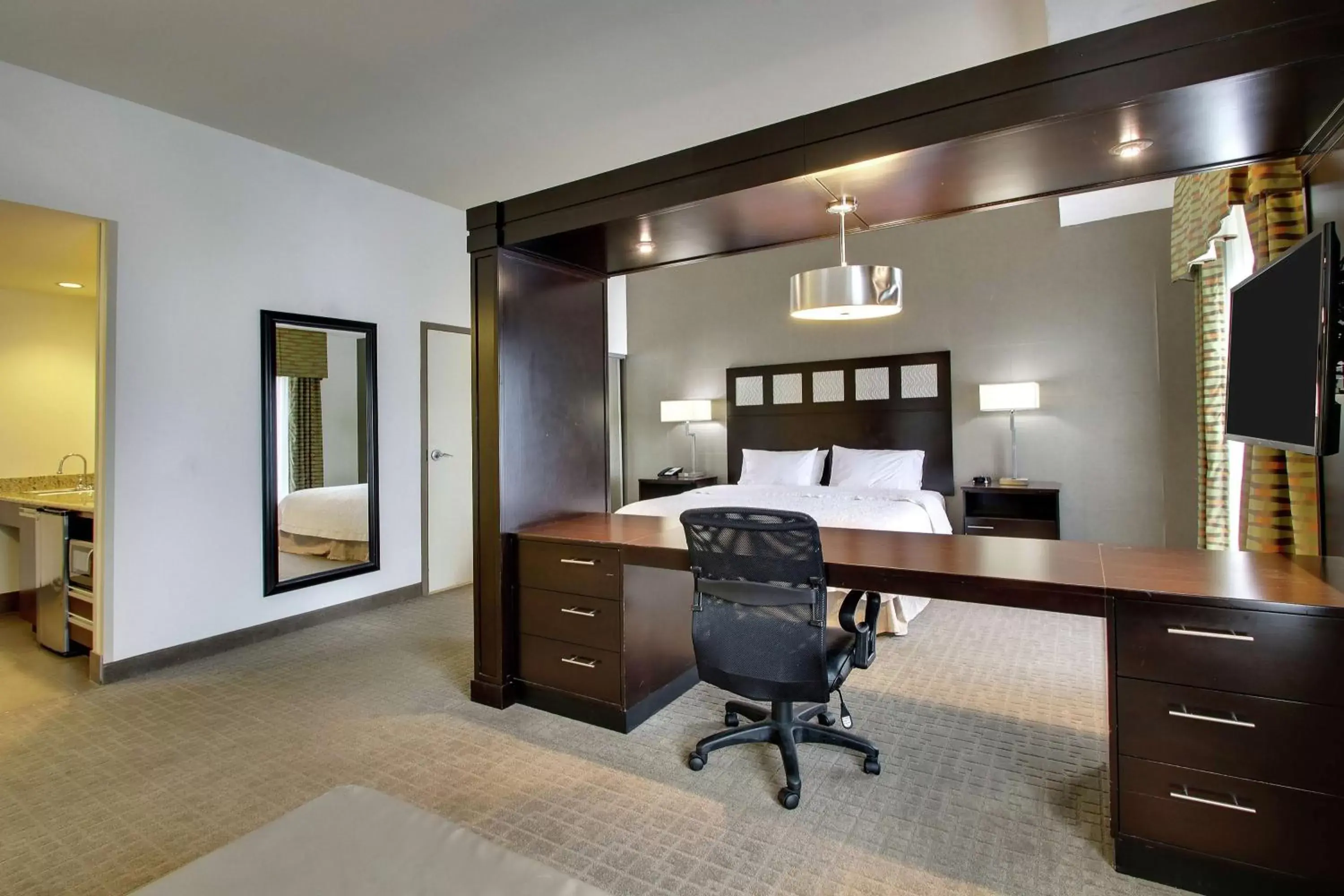 Bedroom in Hampton Inn & Suites Shreveport