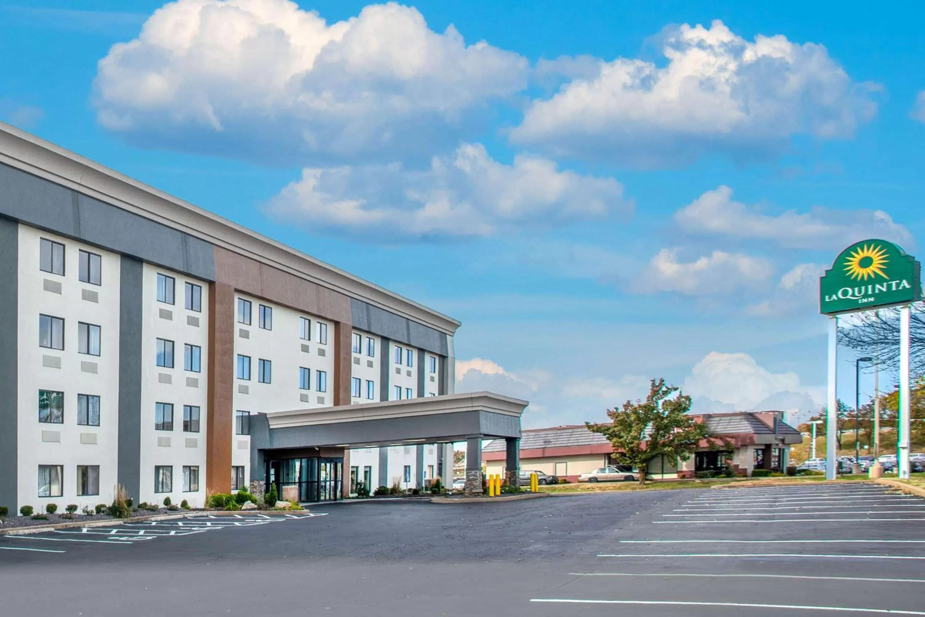 Property building in La Quinta Inn by Wyndham St. Louis Hazelwood - Airport North