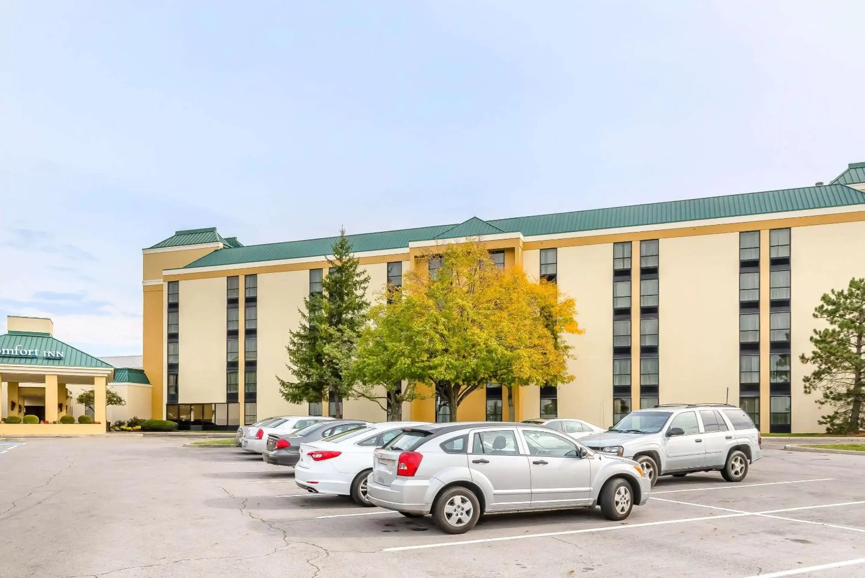 Property Building in Comfort Inn & Suites Piqua-Near Troy-I75