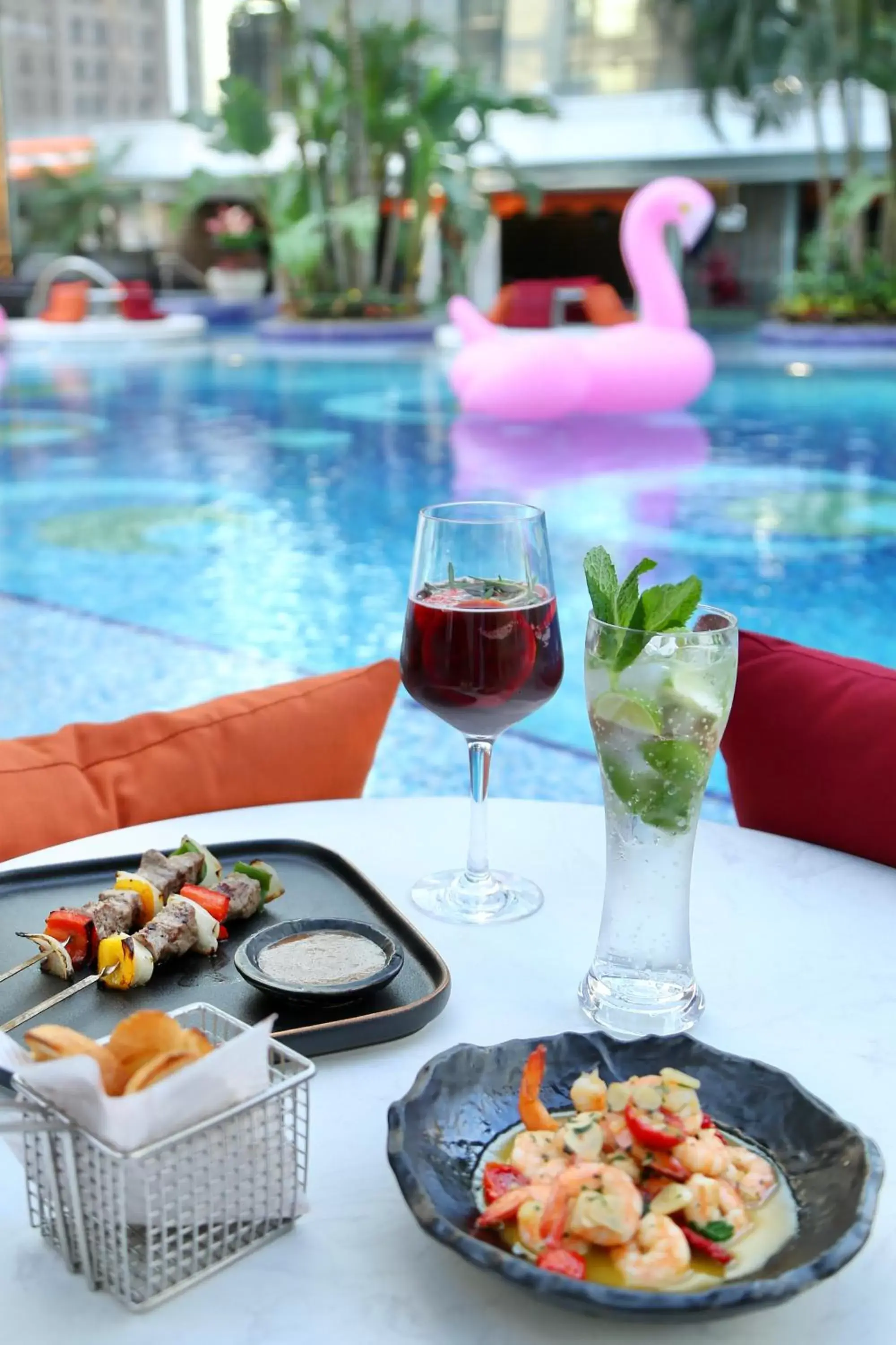 Food, Swimming Pool in Jumeirah Guangzhou - Complimentary Shuttle Bus to Canton Fair Complex during Canton Fair period