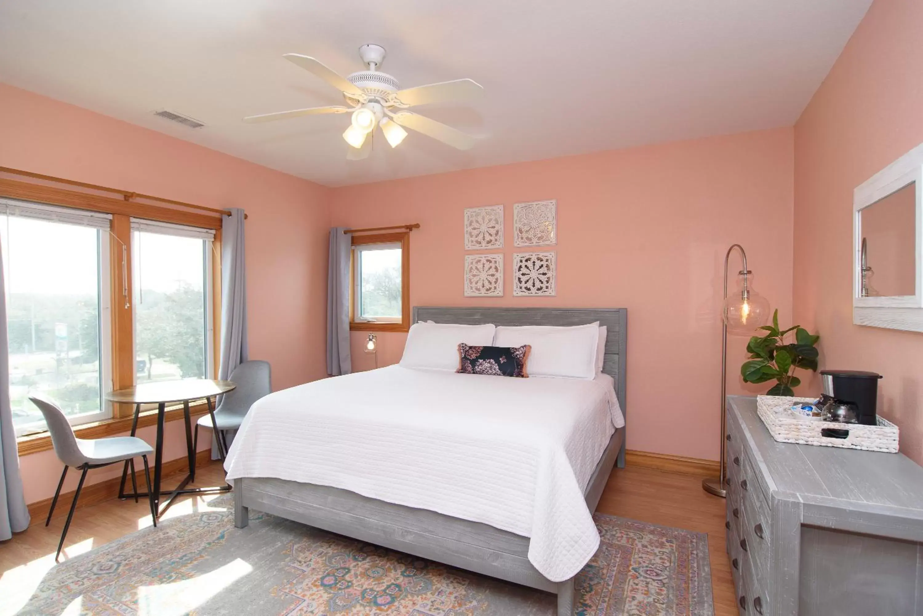 King Room with Garden View in The Inn on Pamlico Sound King Room with Garden View in The Inn on Pamlico Sound