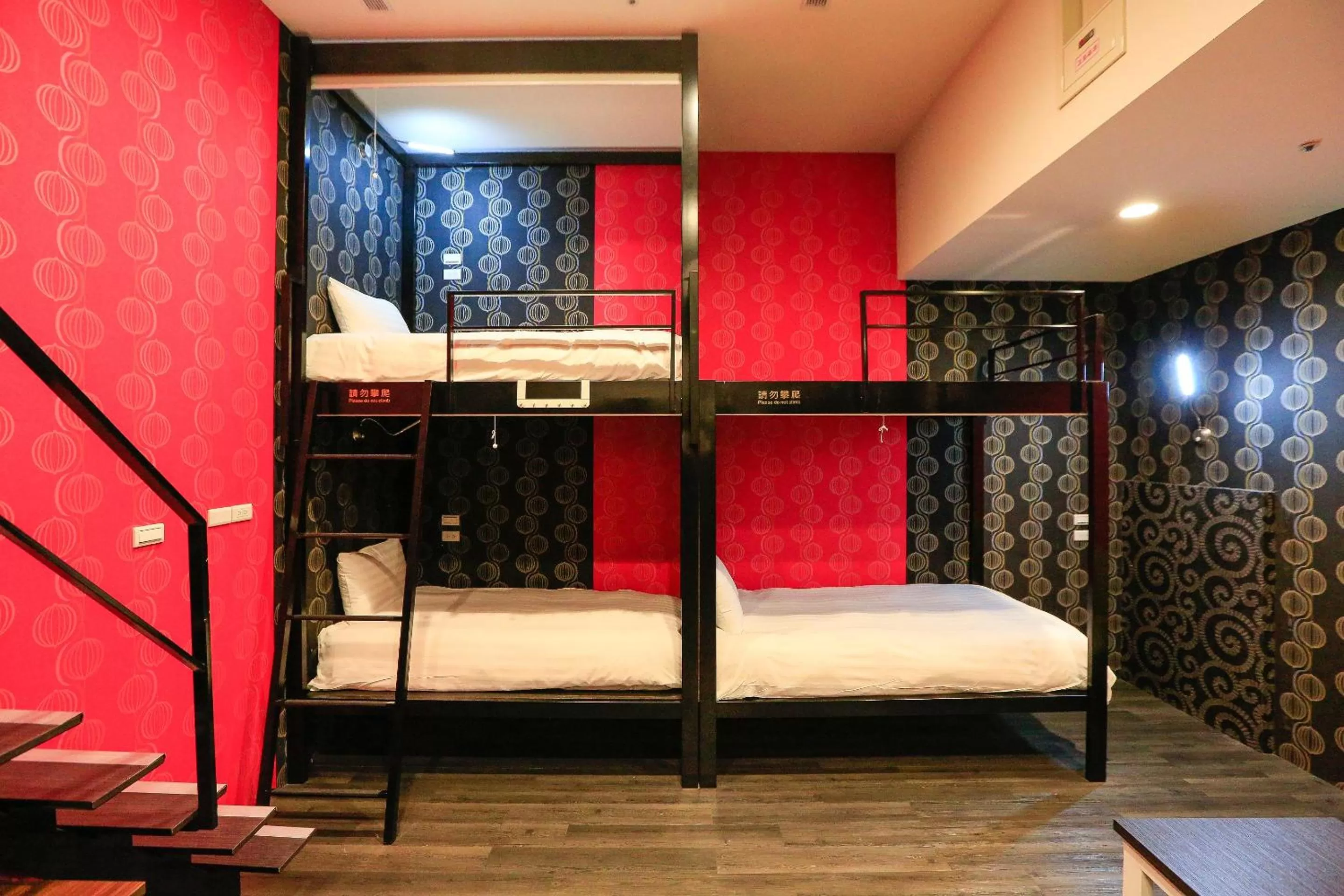 Bed in Place‧X Hotel