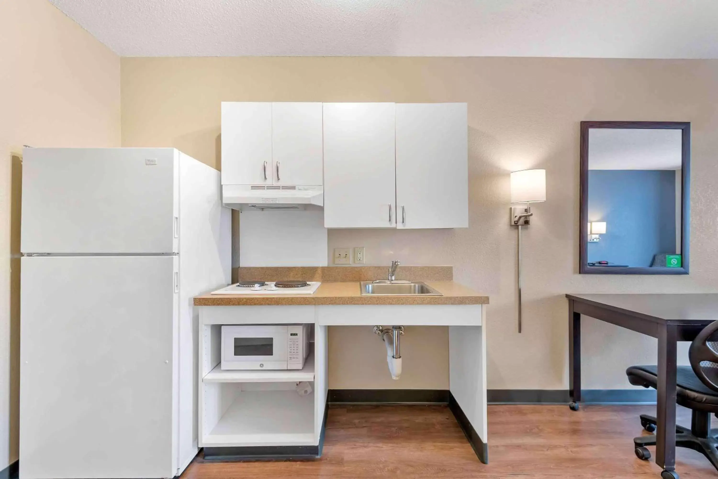 Bedroom, Kitchen/Kitchenette in Extended Stay America Suites - Charlotte - Tyvola Rd