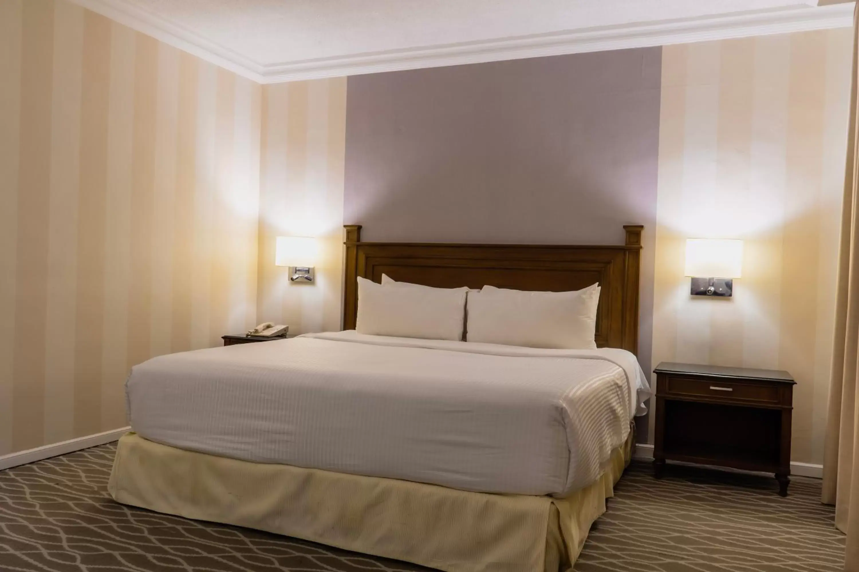 Bedroom, Bed in Gamma Monterrey Gran Hotel Ancira