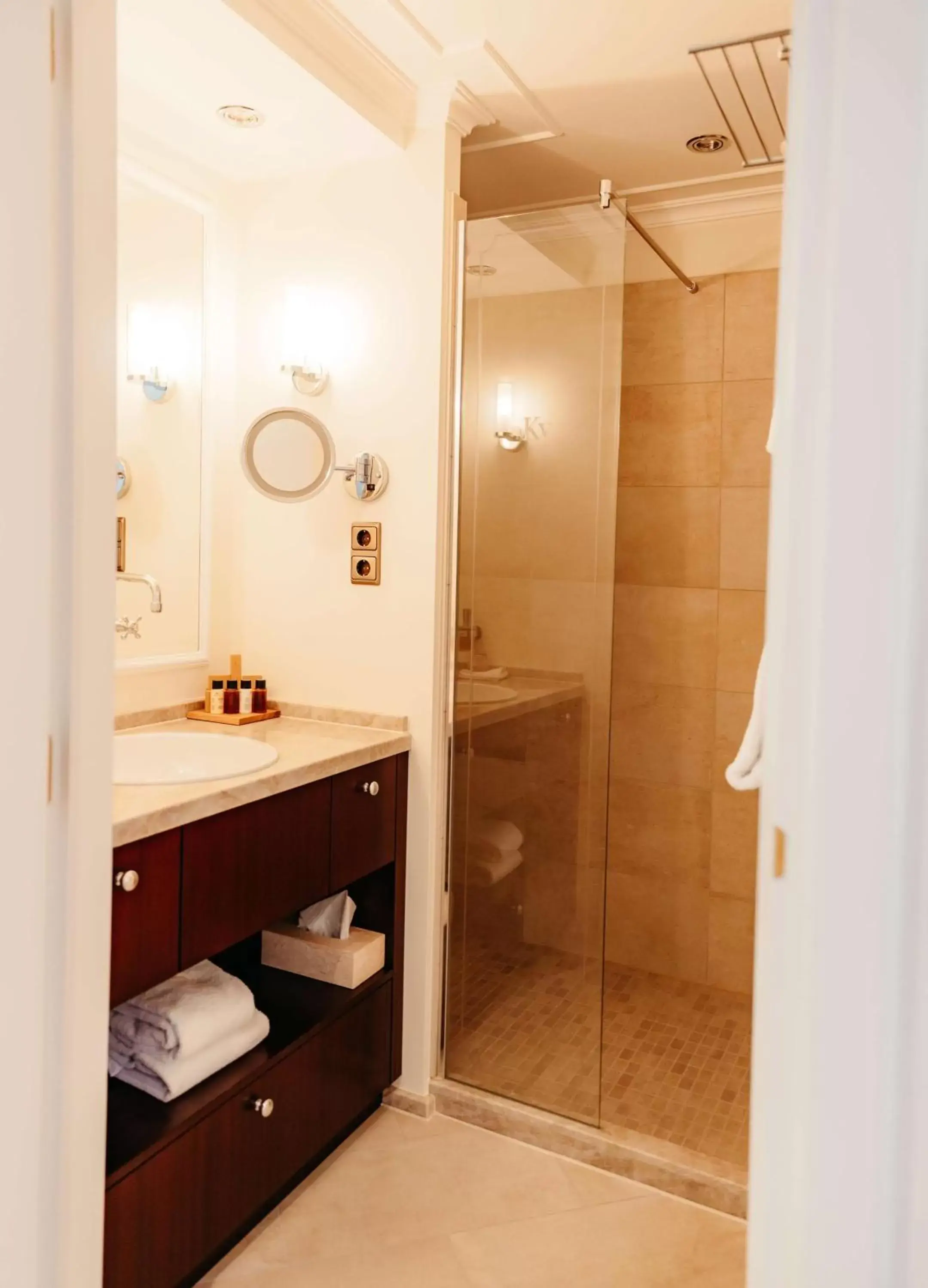 Bathroom in Grand Hotel Karel V