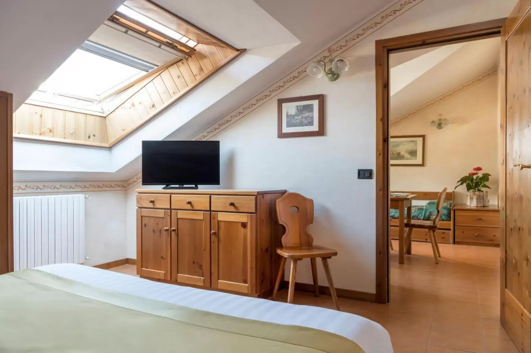 Bedroom, TV/Entertainment Center in Hotel Cristallo