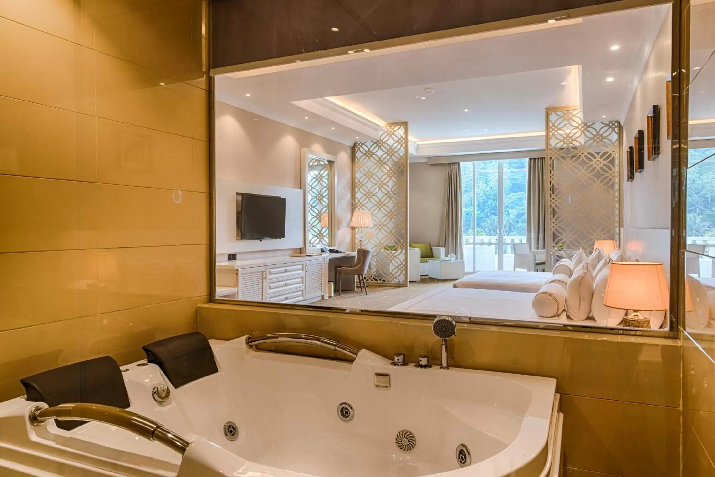 Bed, Bathroom in The Golden Crown Hotel