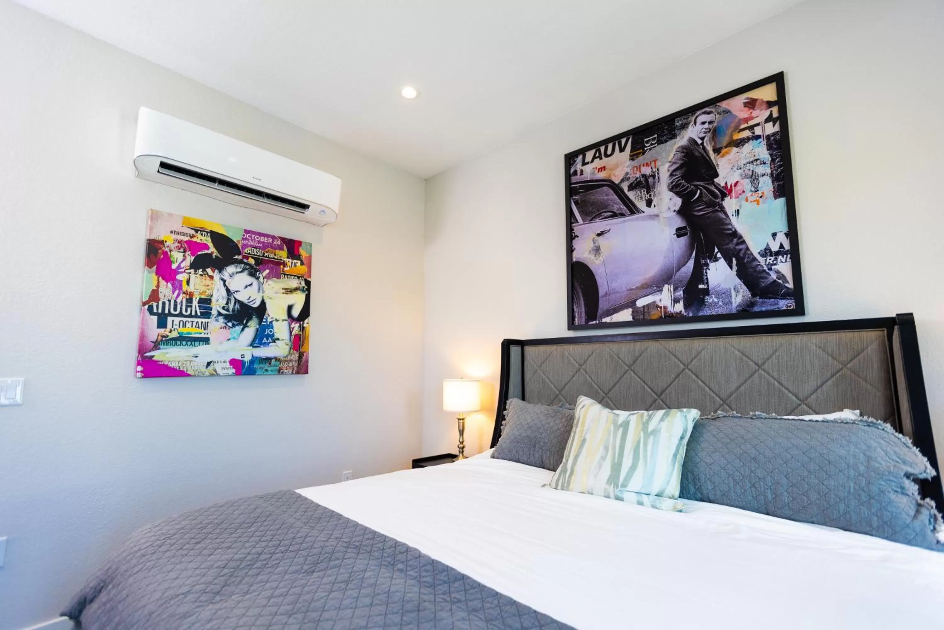 Bedroom, Bed in The Bentley Hotel on 290