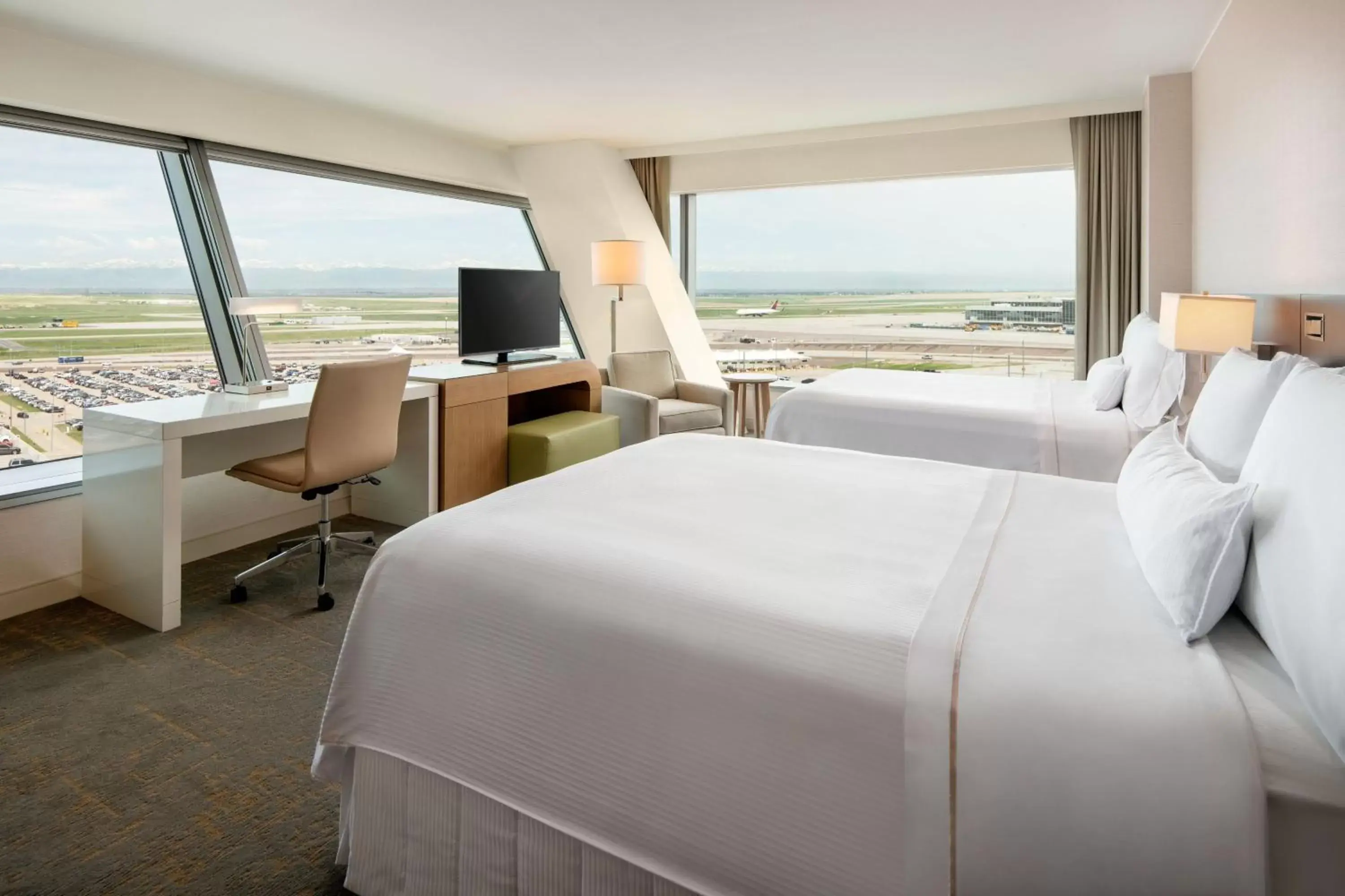 Photo of the whole room, Sea View in The Westin Denver International Airport