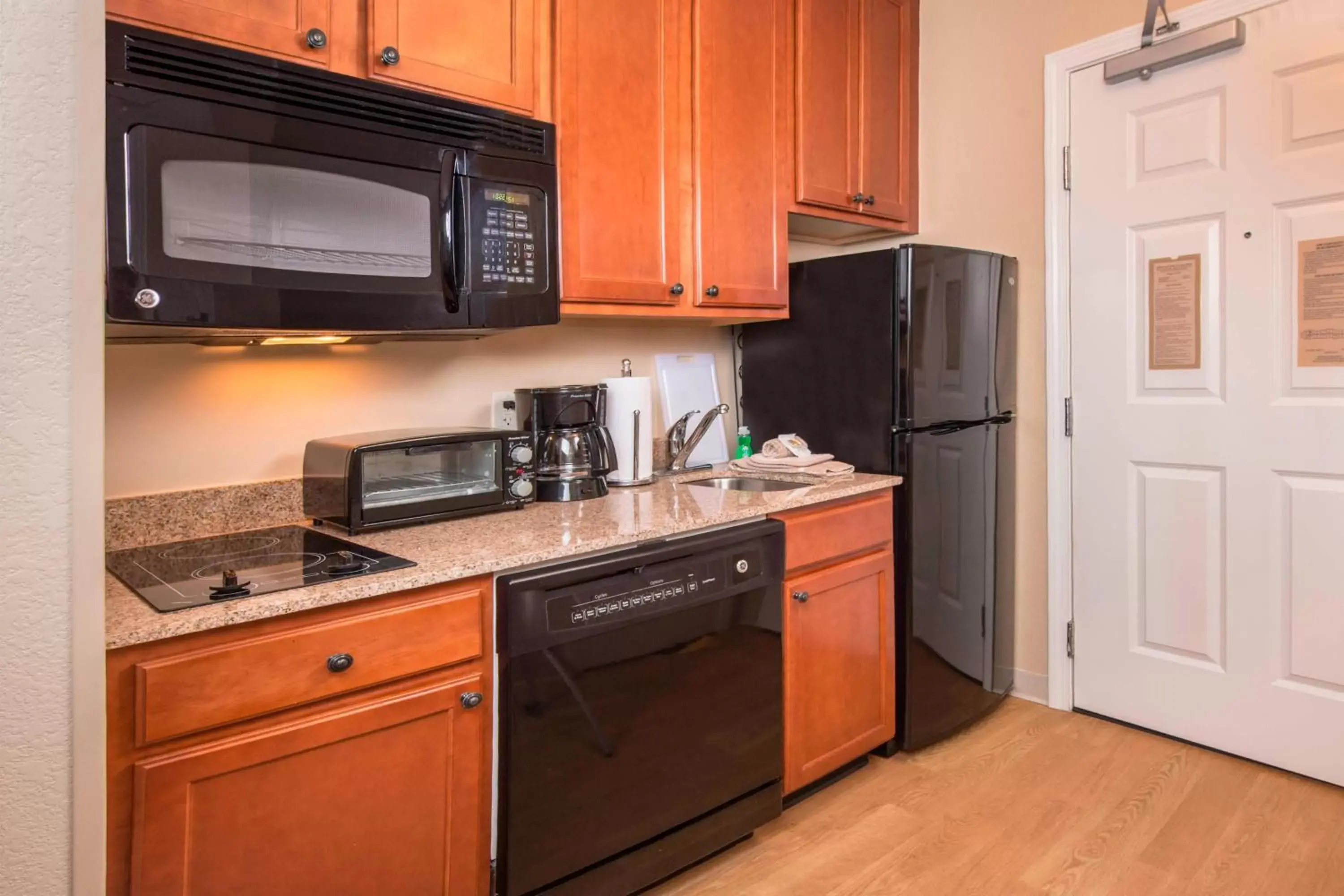 Kitchen or kitchenette, Kitchen/Kitchenette in TownePlace Suites by Marriott Clinton at Joint Base Andrews