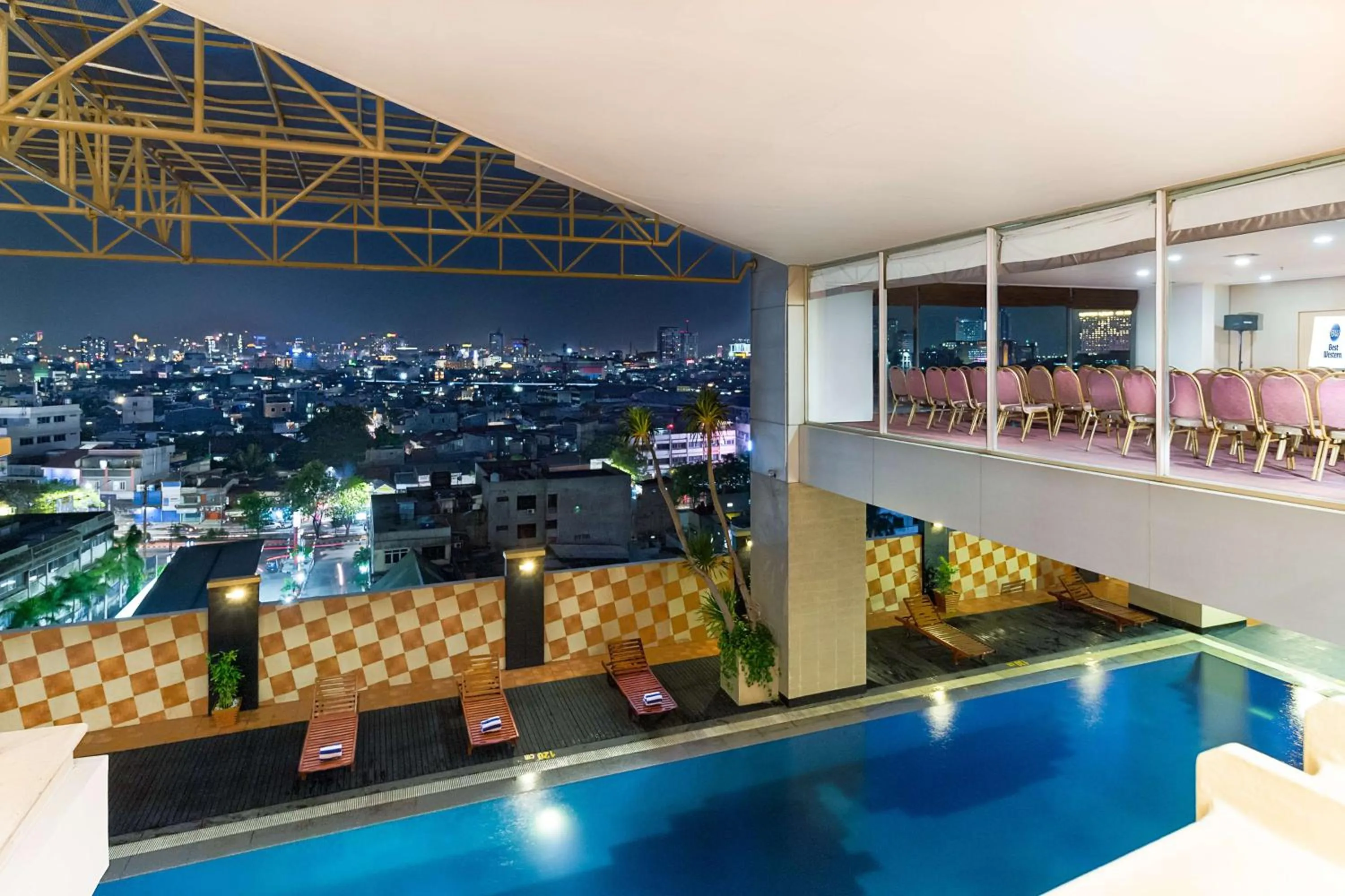 Pool view in Best Western Mangga Dua Hotel & Residence