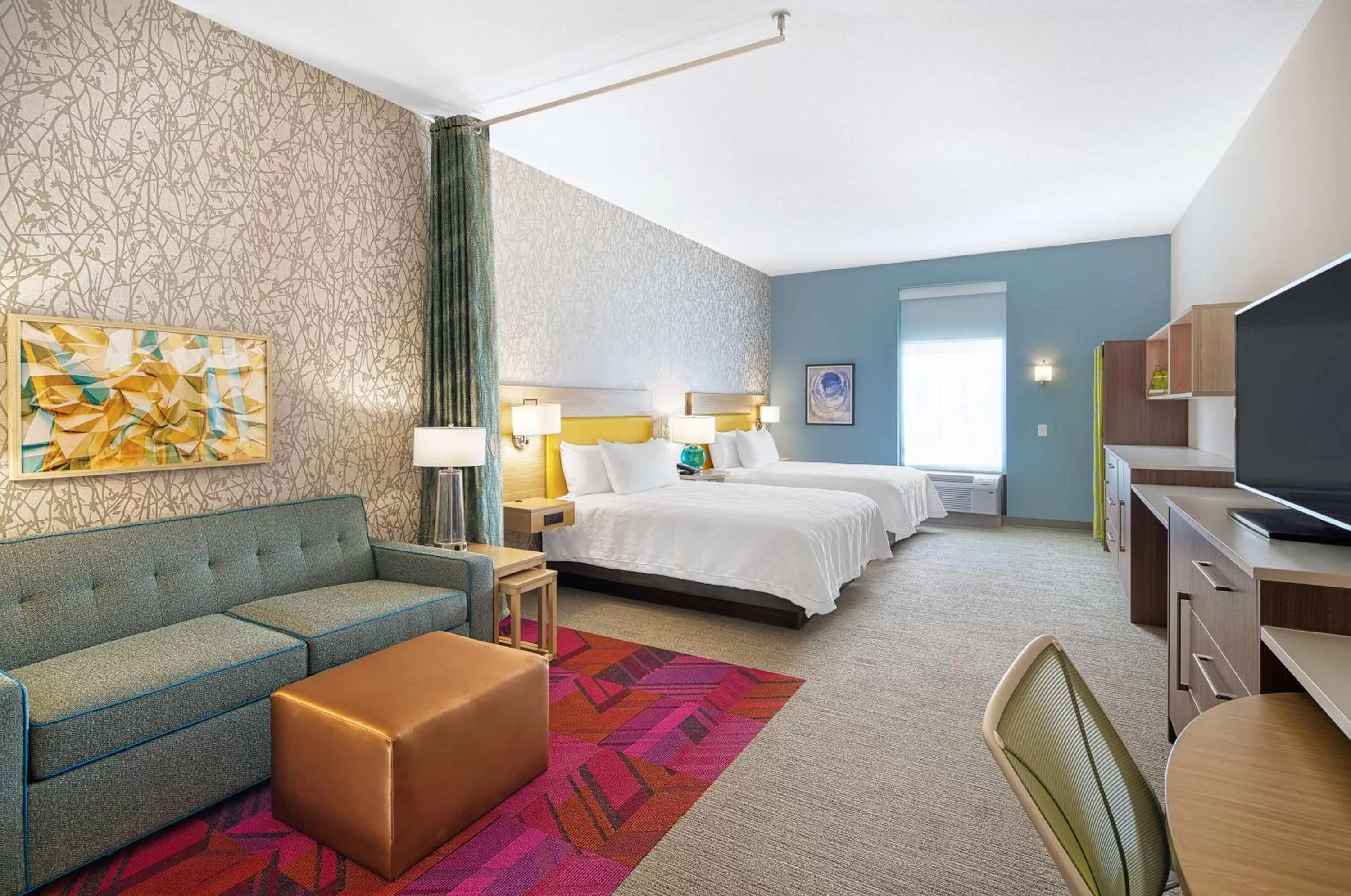 Living room, Bed in Home2 Suites By Hilton Batesville