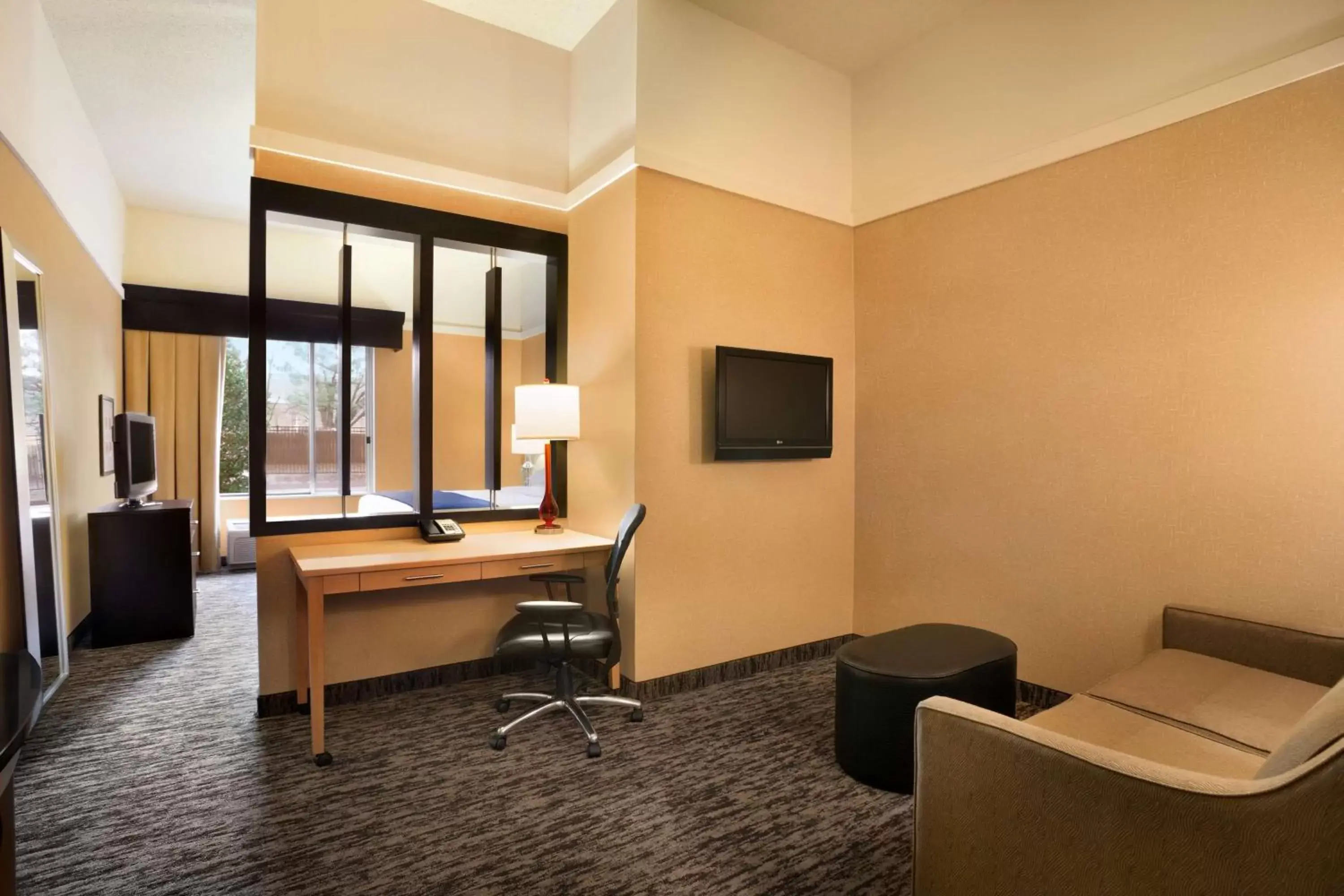 Bedroom, Seating Area in DoubleTree by Hilton Hotel Oklahoma City Airport
