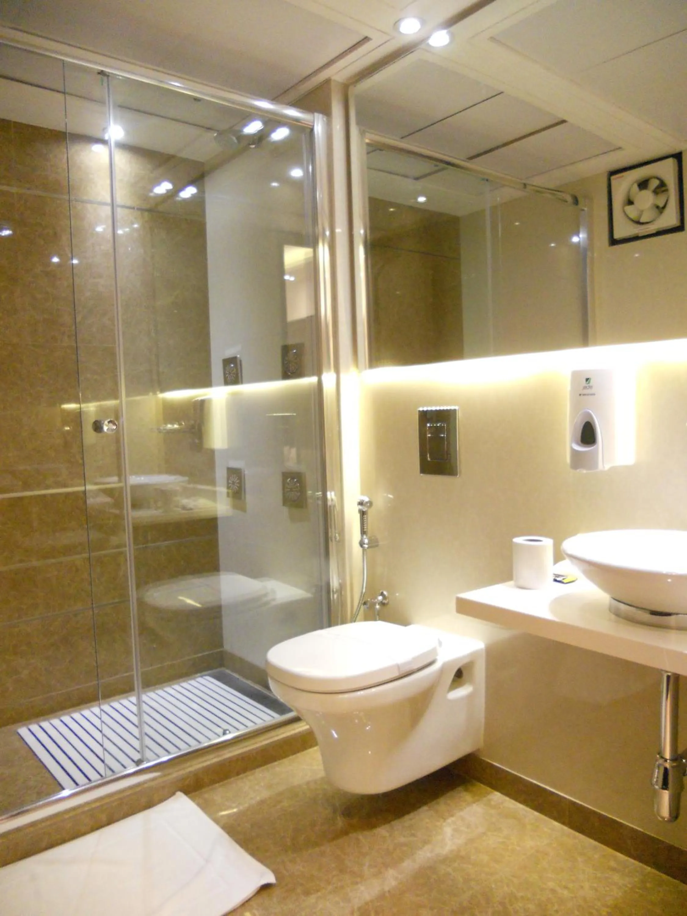 Bathroom in Hotel Grand Godwin - Near New Delhi Railway Station - Paharganj