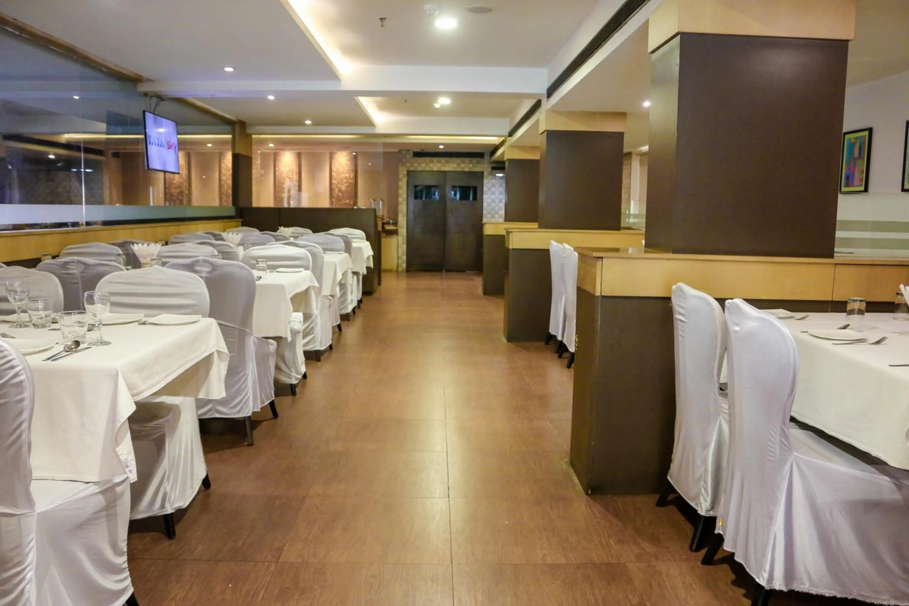 Restaurant/places to eat in Hotel Winsar Park