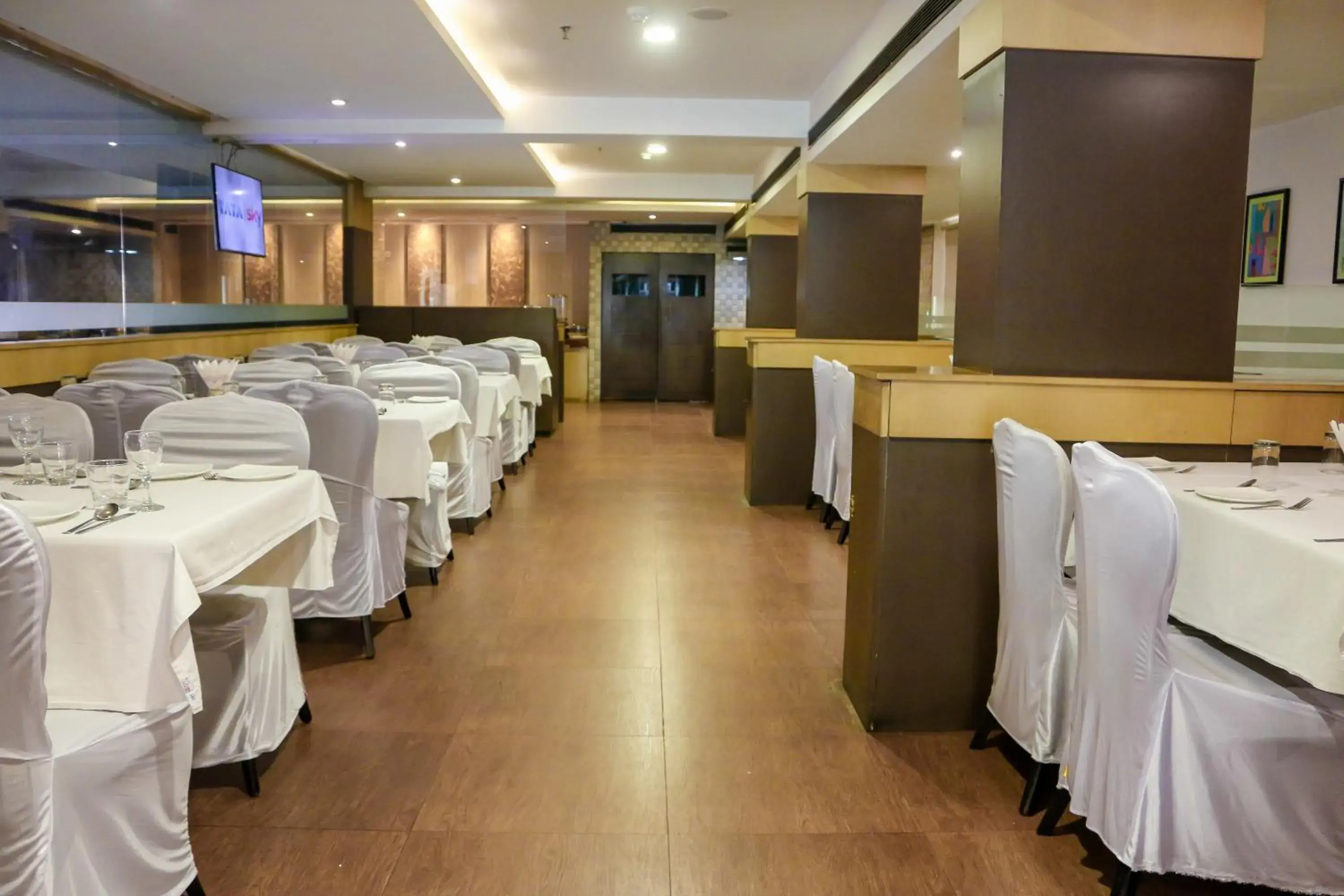 Restaurant/Places to Eat in Hotel Winsar Park