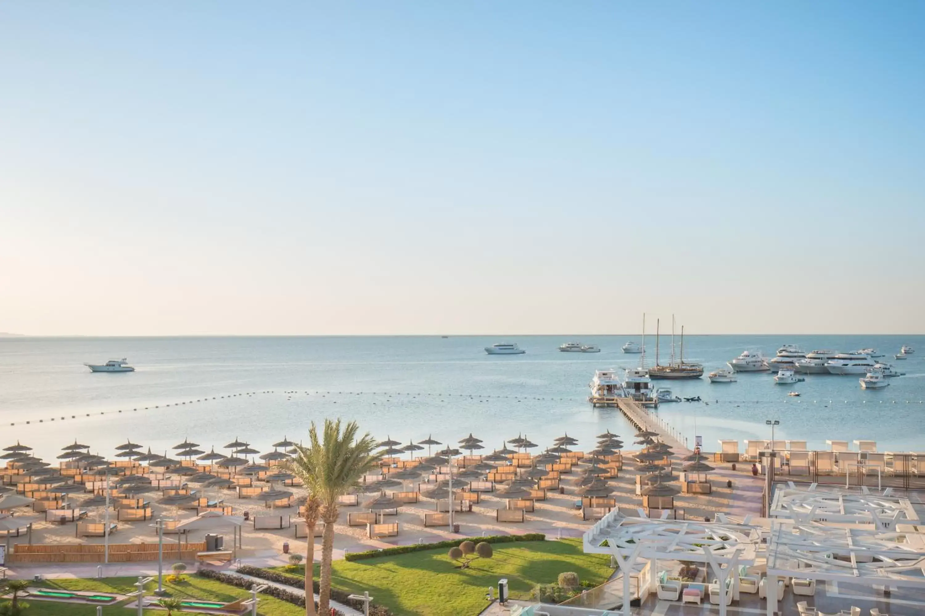 Beach in Pickalbatros White Beach Resort - Hurghada