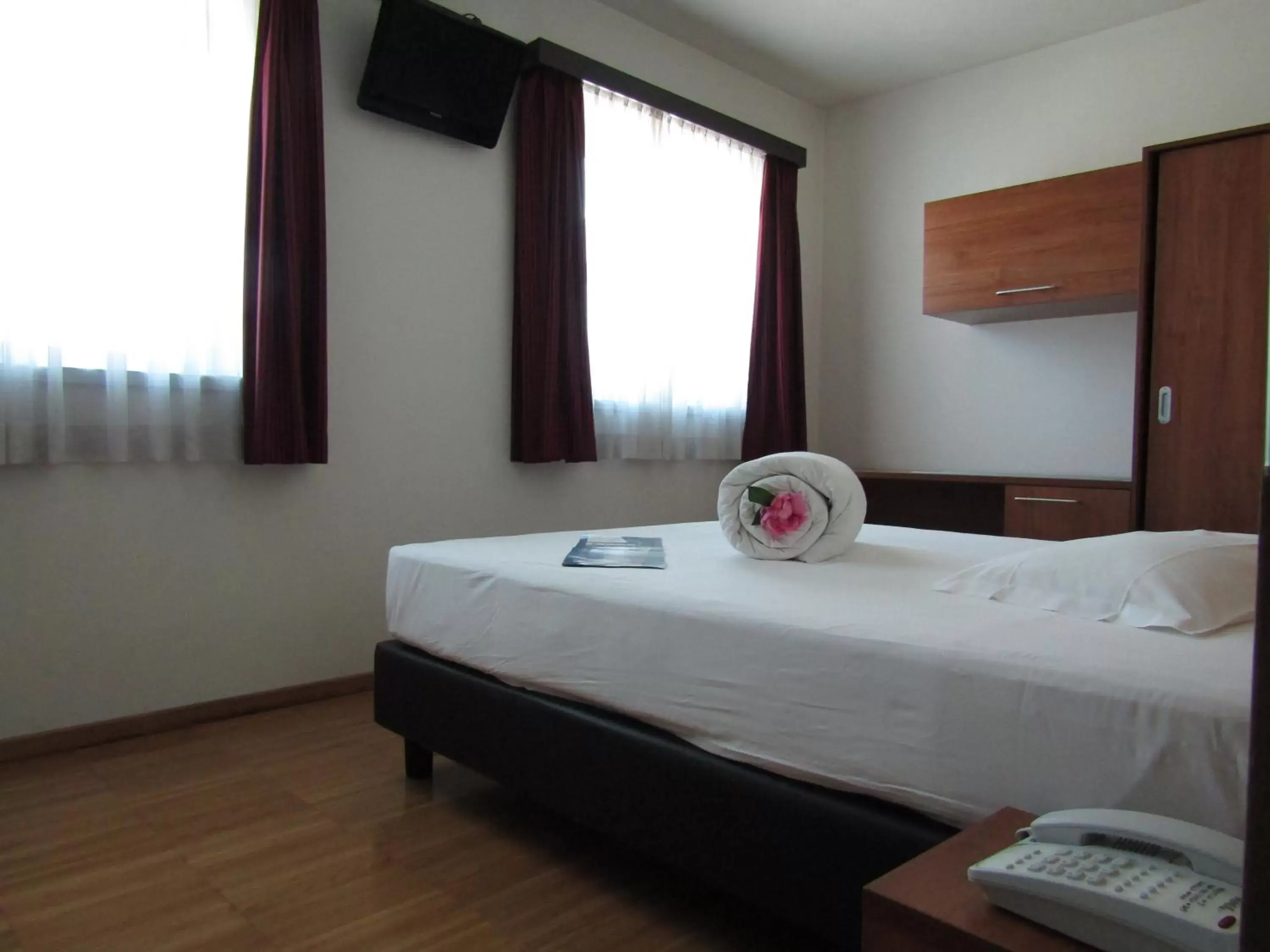 Photo of the whole room, Bed in Al Marinaio Hotel Garni