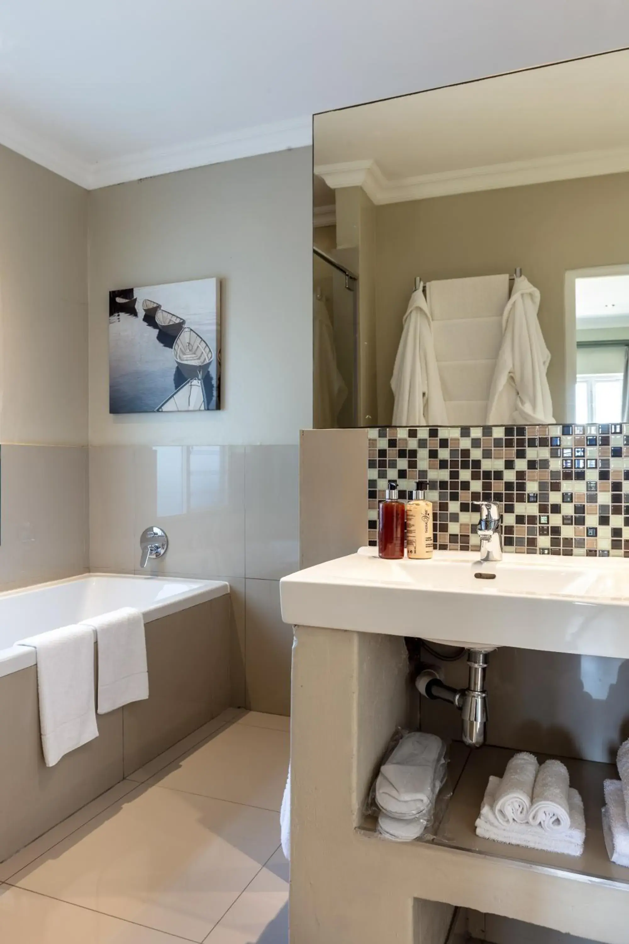 Bathroom in Whale Rock Luxury Lodge