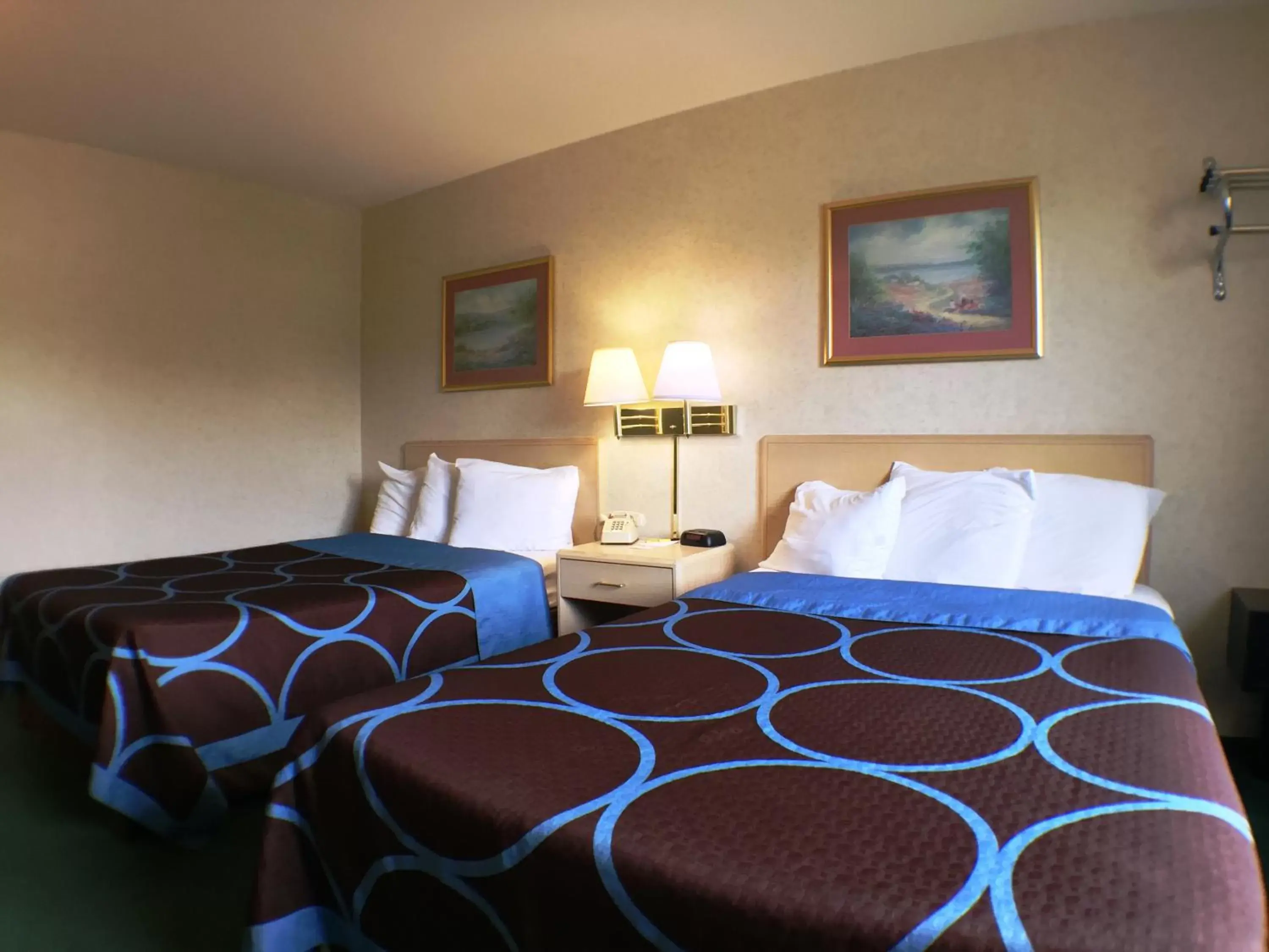 Bed, Room Photo in Super 8 by Wyndham Canandaigua
