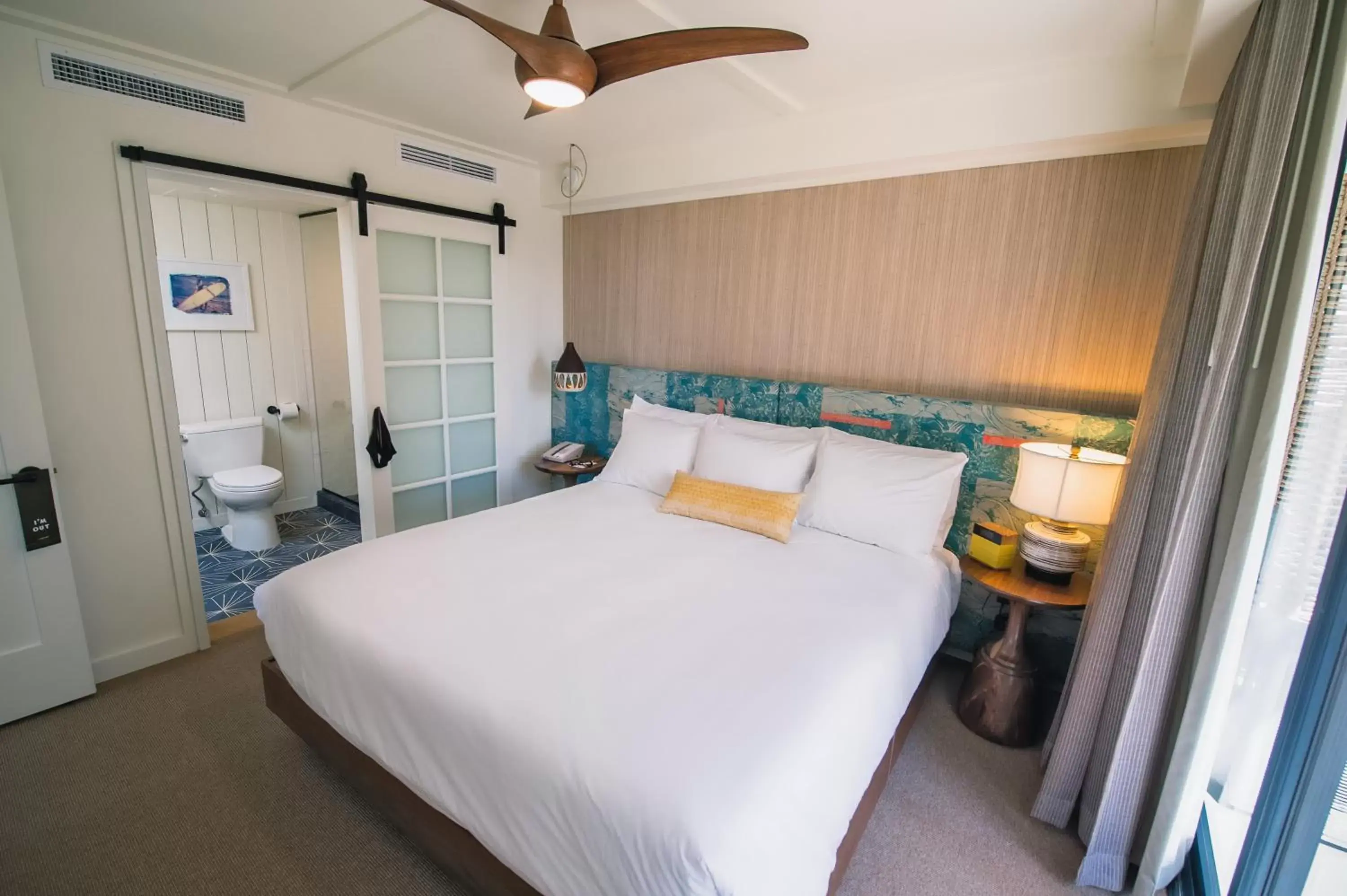 Bed in The Surfjack Hotel & Swim Club