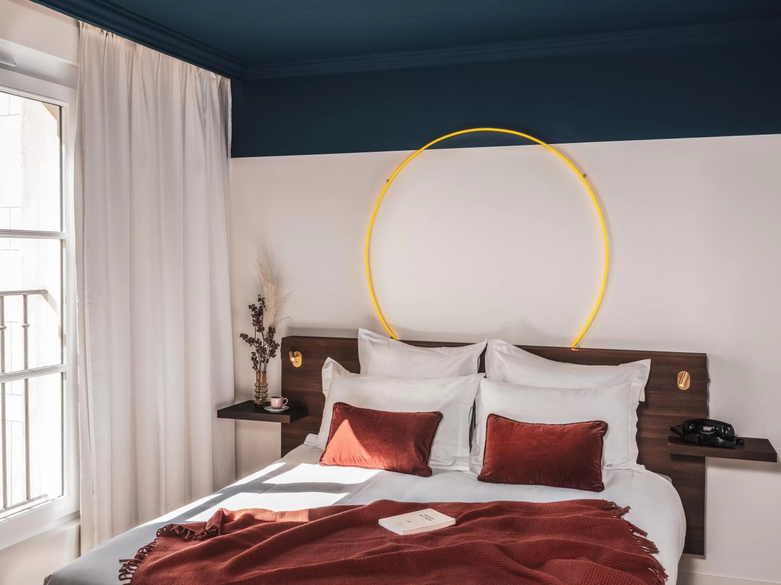 Bed in Seven Hotel Paris