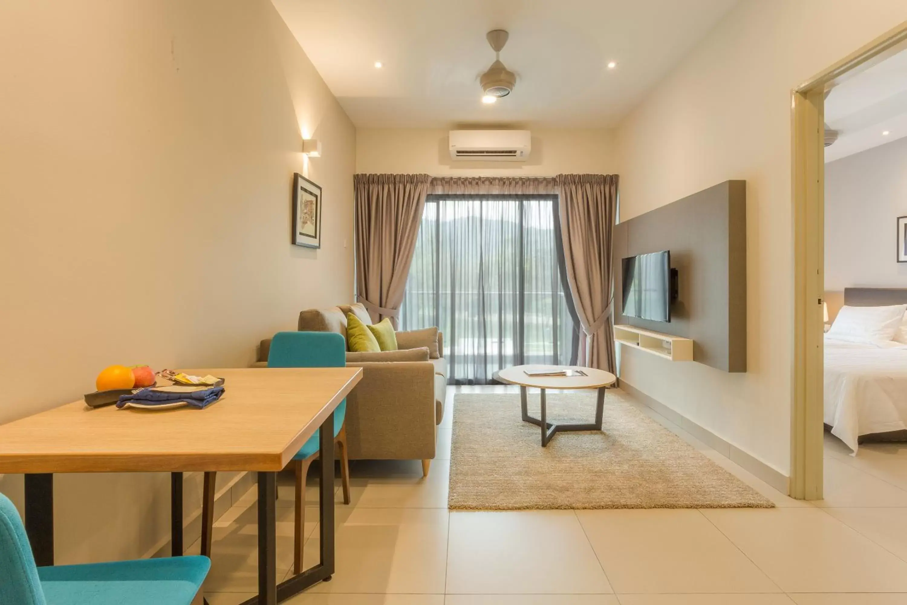 Bedroom, Seating Area in Meru Suites at Meru Valley Resort