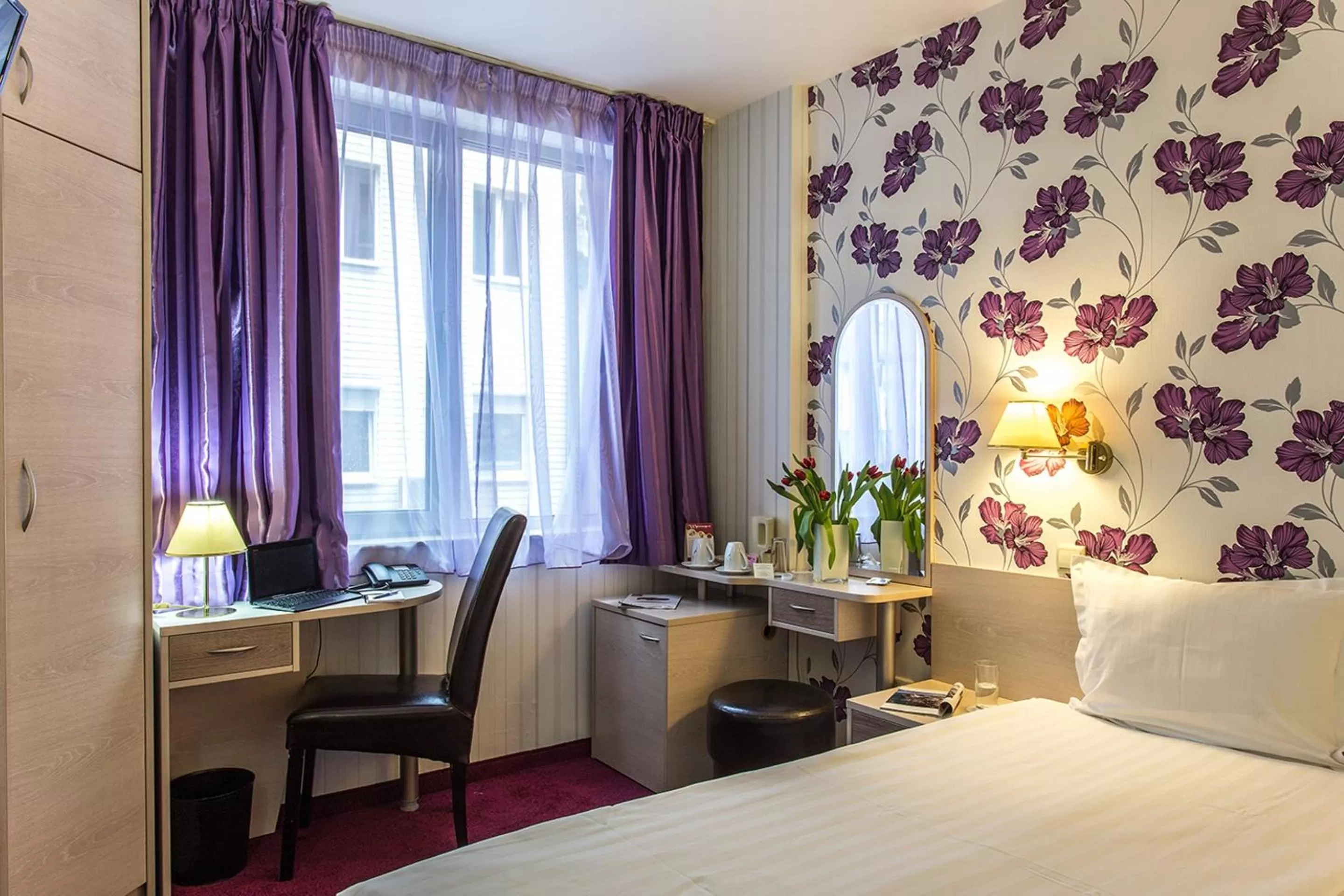 Double Room with Double Bed - Non-Smoking in Best Western Art Plaza Hotel