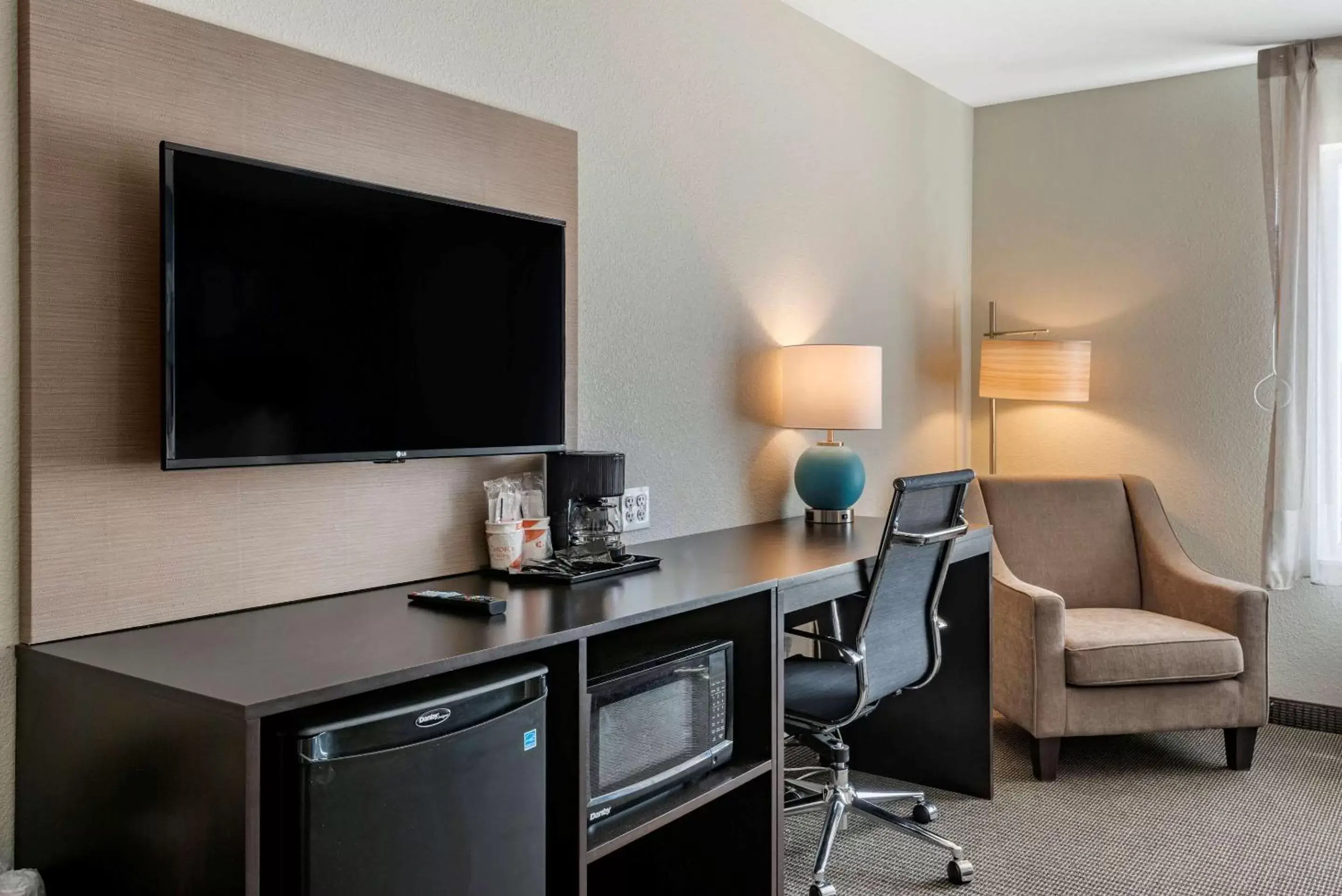 Photo of the whole room, TV/Entertainment Center in Sleep Inn Durango