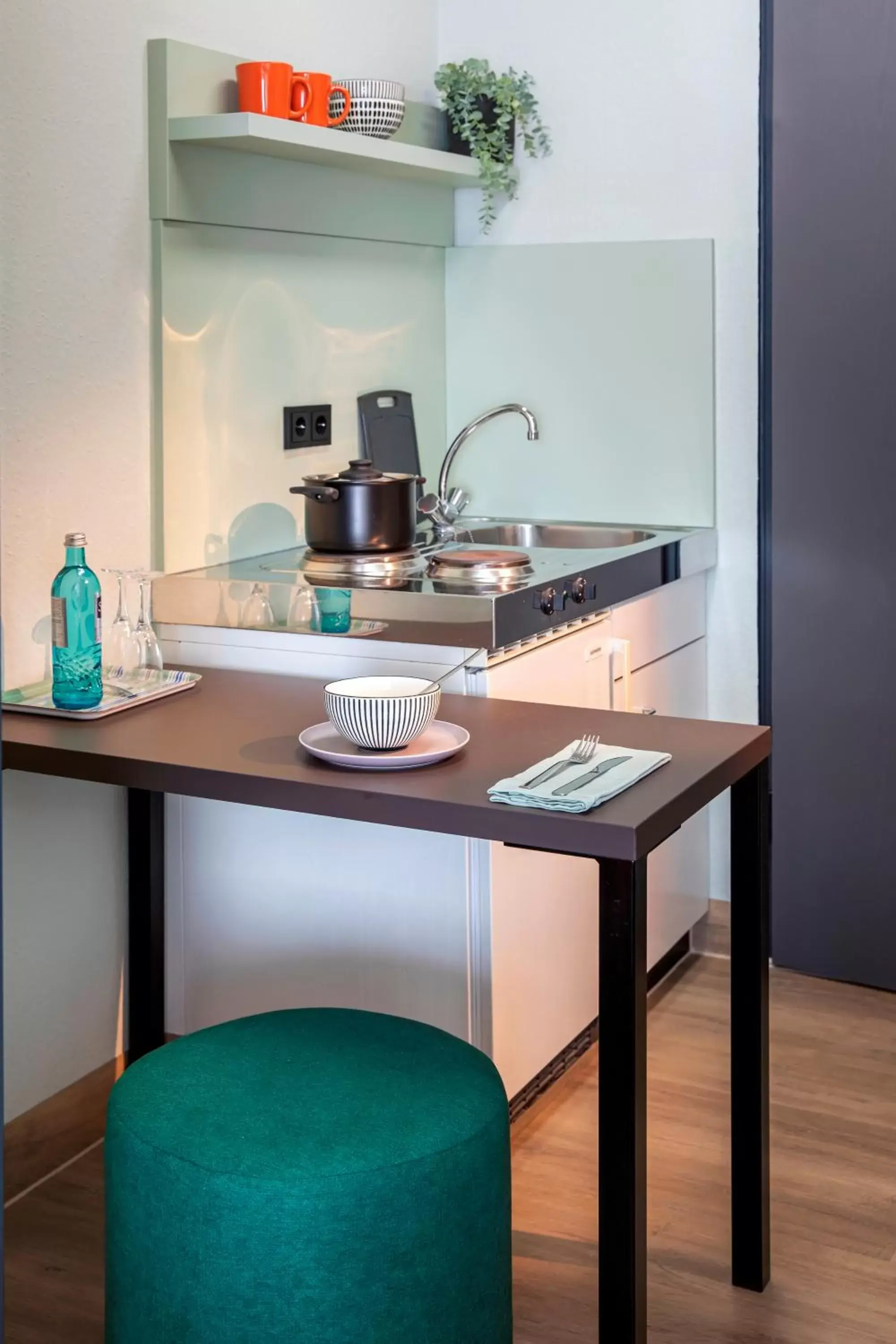 Kitchen or kitchenette, Kitchen/Kitchenette in ACHAT Hotel Frankfurt Airport