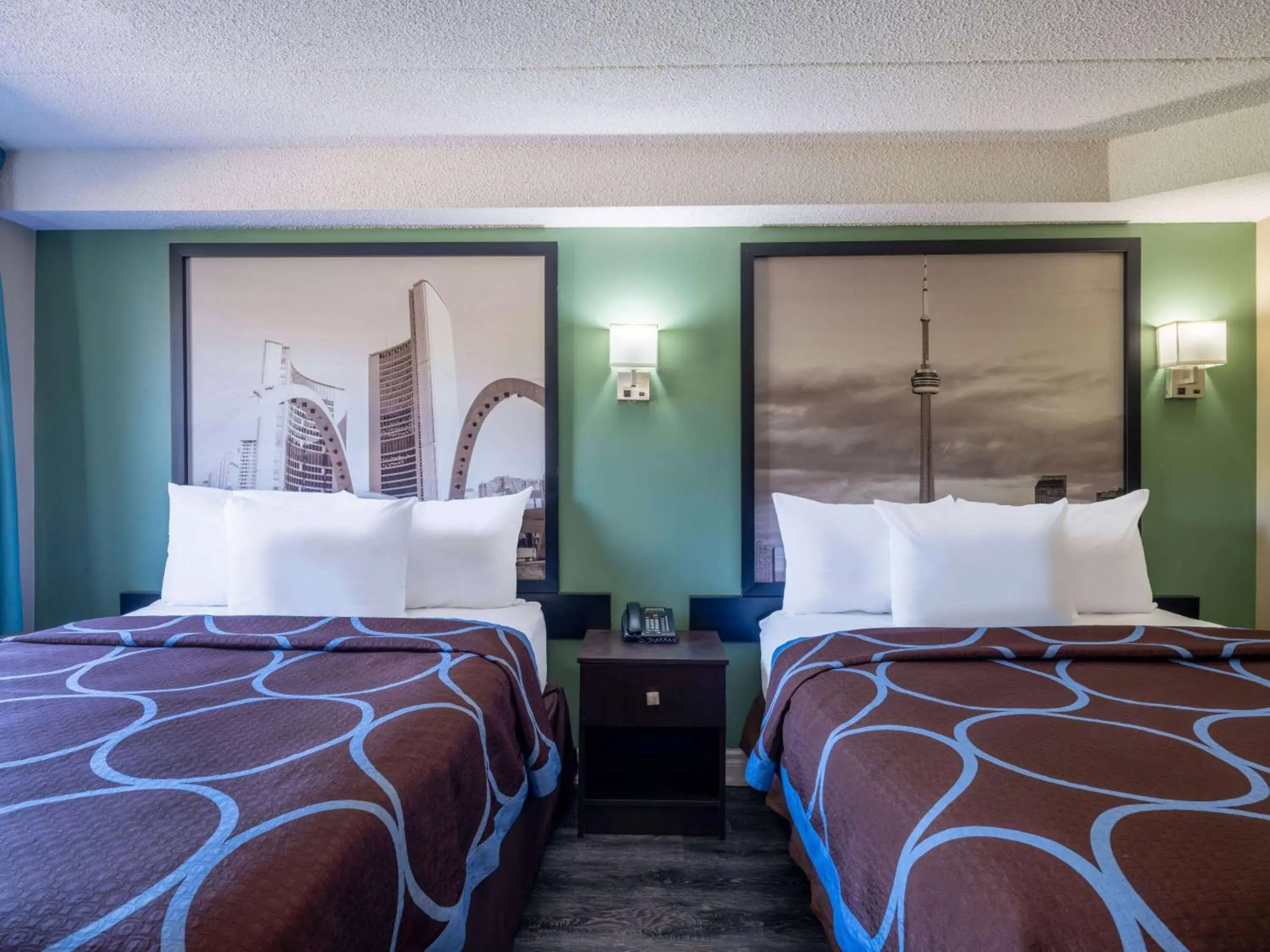 Photo of the whole room, Bed in Super 8 by Wyndham Toronto East ON