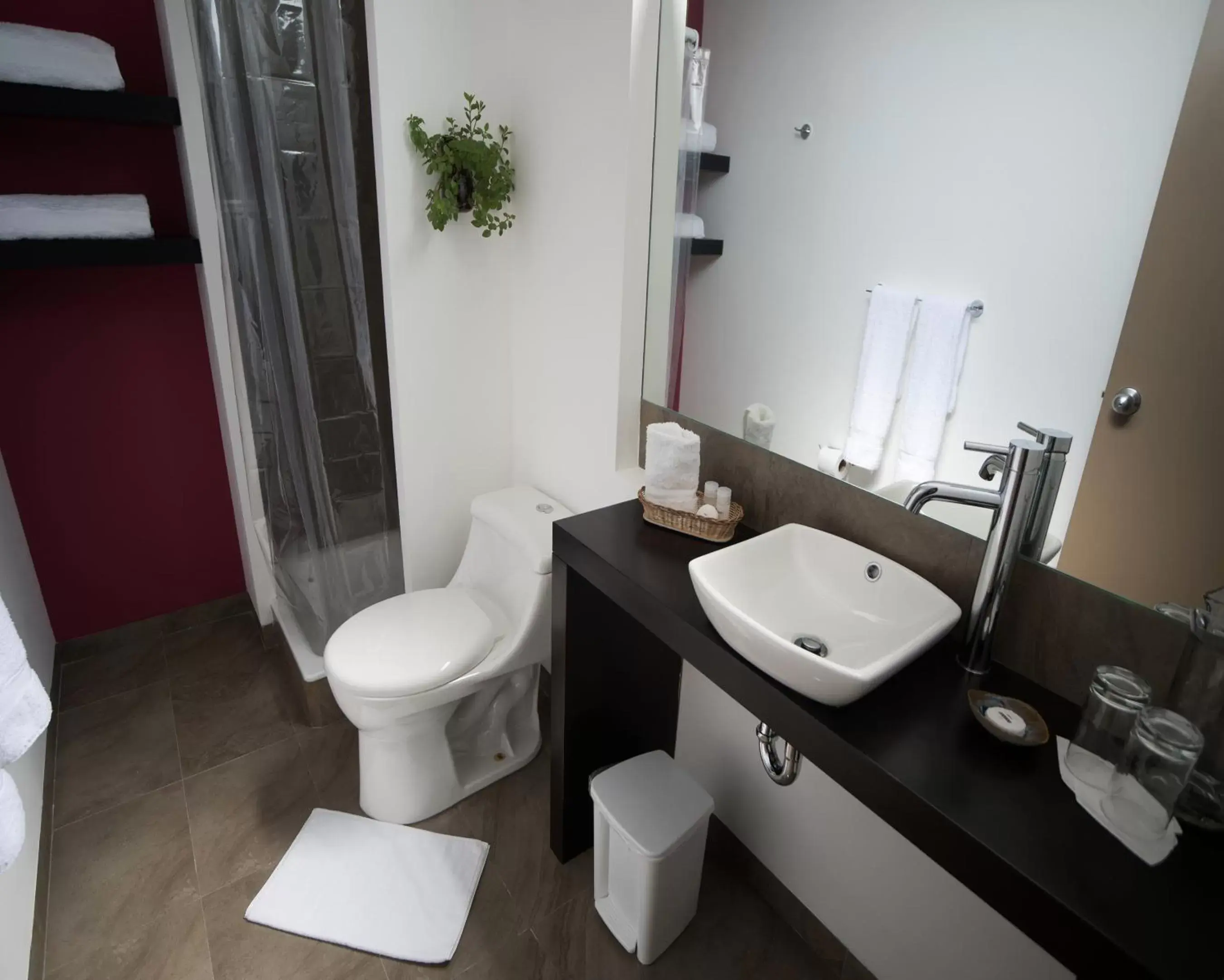 Shower, Bathroom in Casa Q