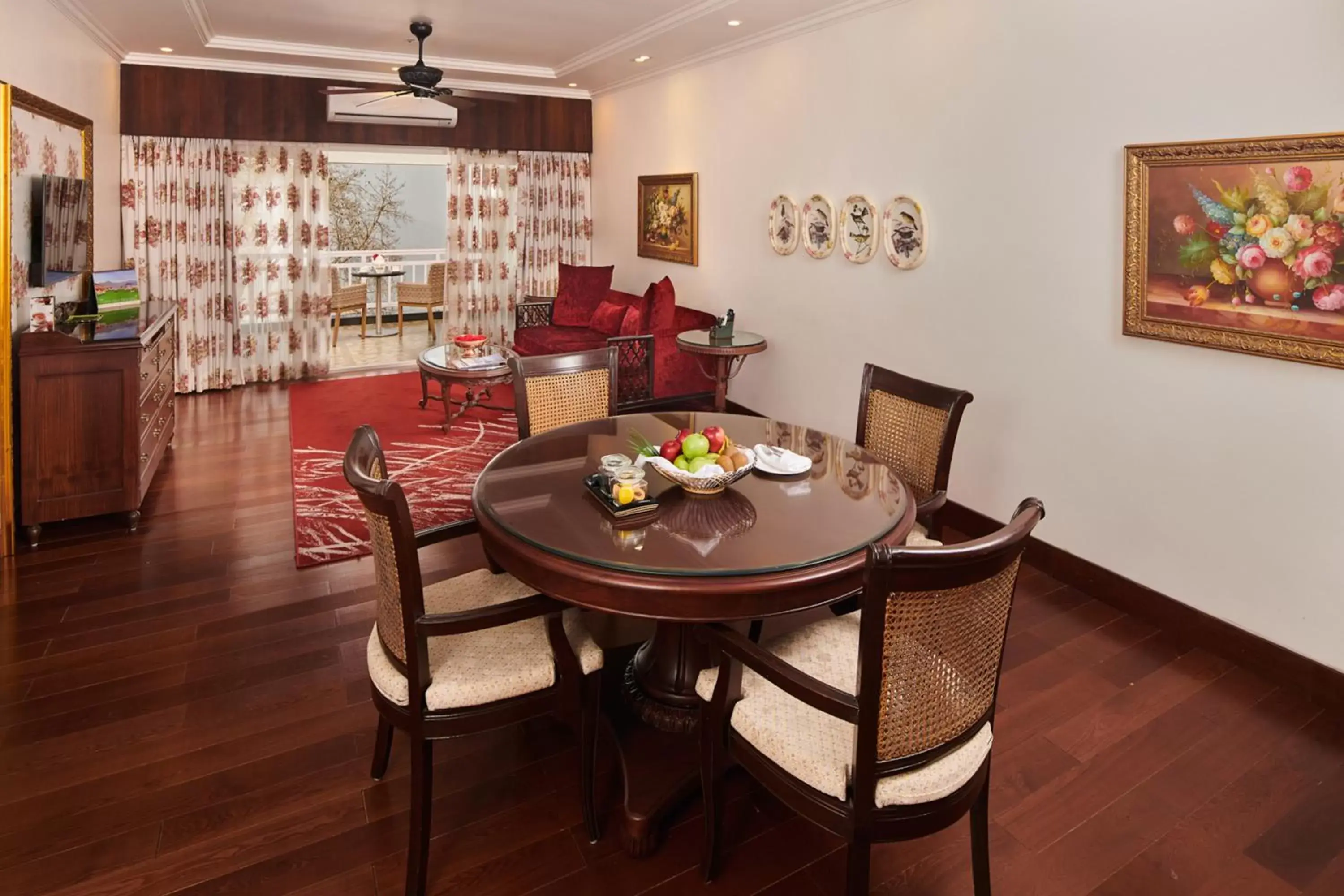 Seating area, Dining Area in MAYFAIR Himalayan Spa Resort