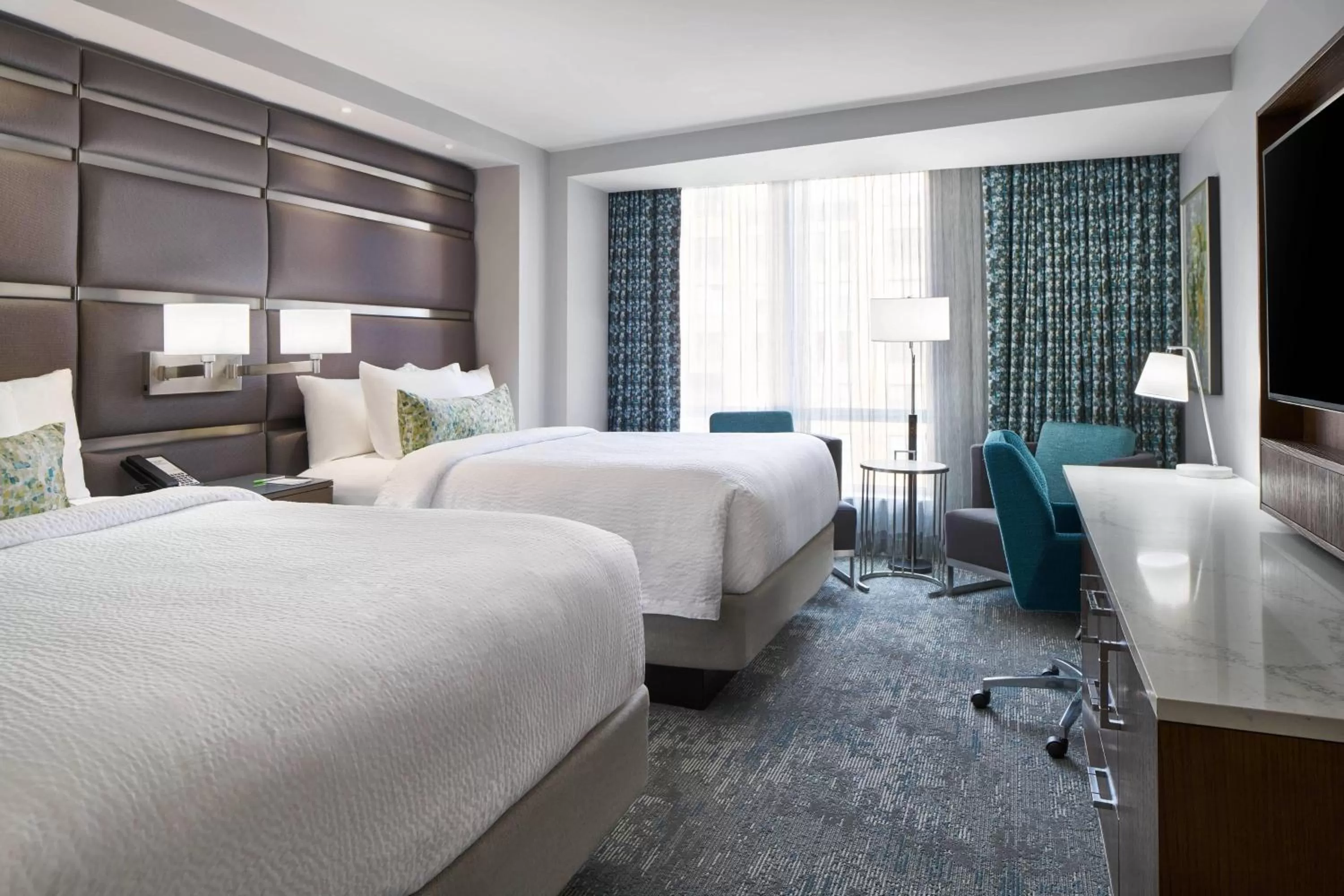 Photo of the whole room, Bed in Courtyard by Marriott Washington Downtown/Convention Center