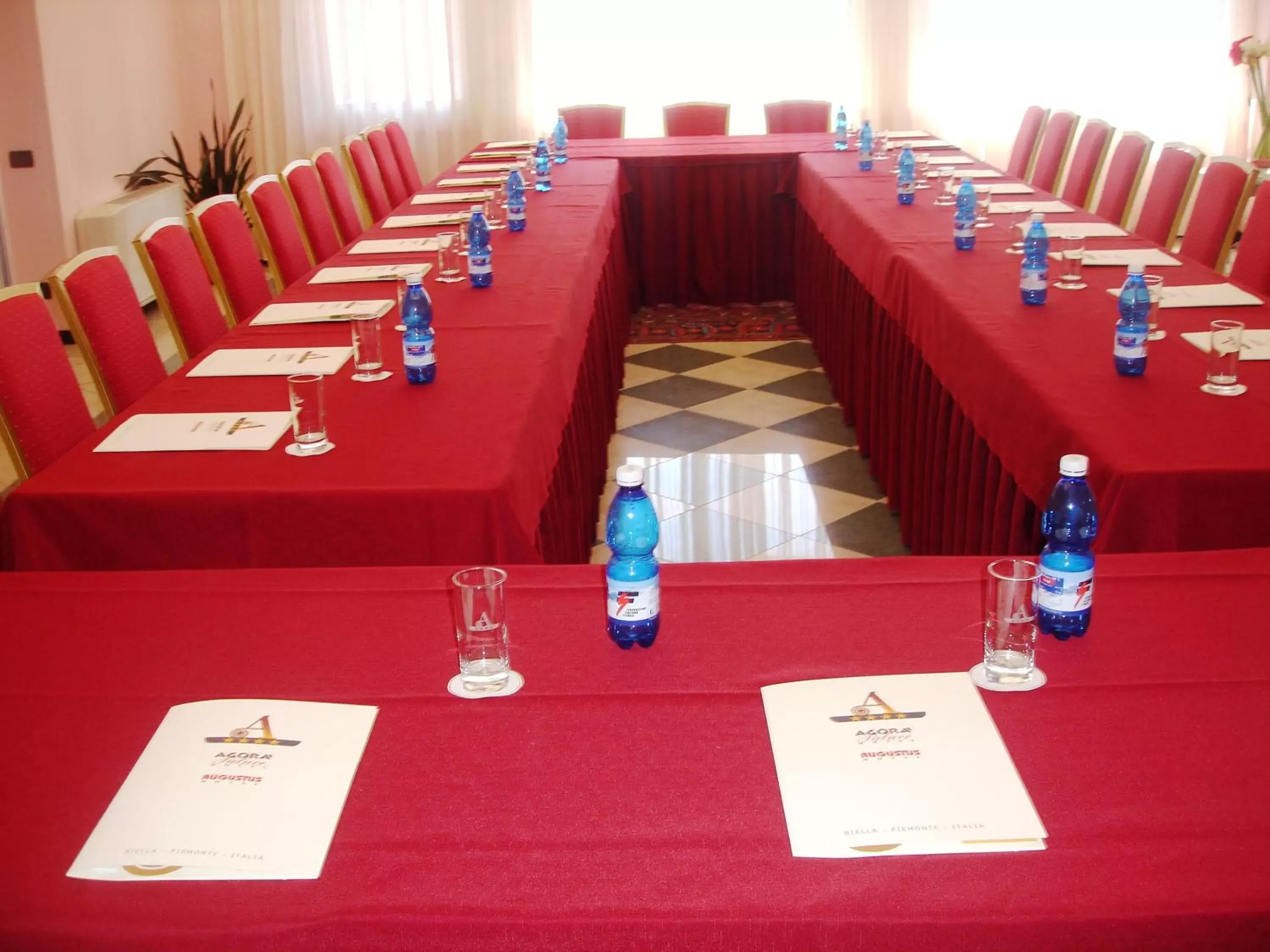 Business facilities, Business Area/Conference Room in Augustus Hotel