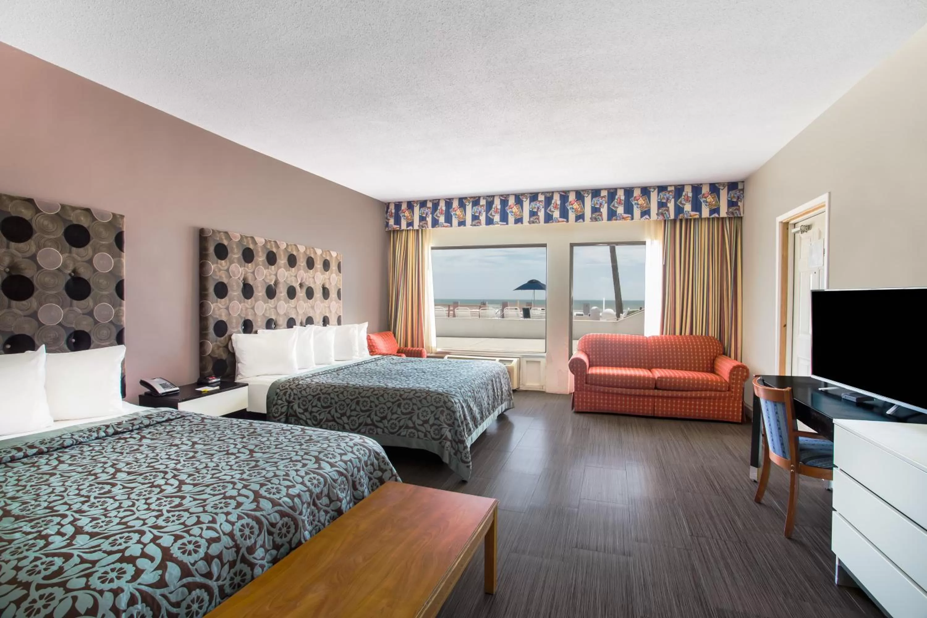 Photo of the whole room, Bed in Arya Blu Inn and Suites