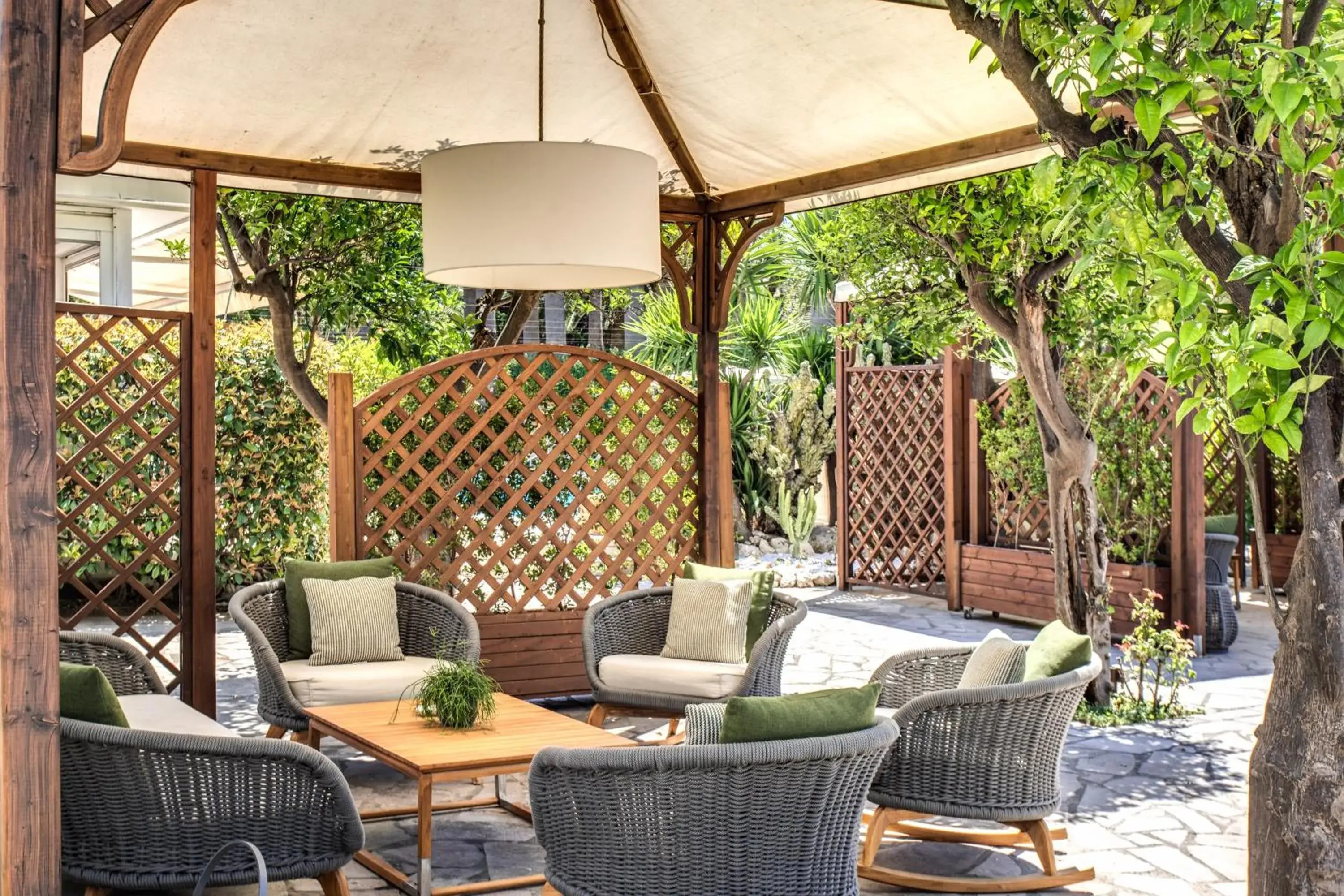 Garden, Seating Area in Hotel Mediterraneo