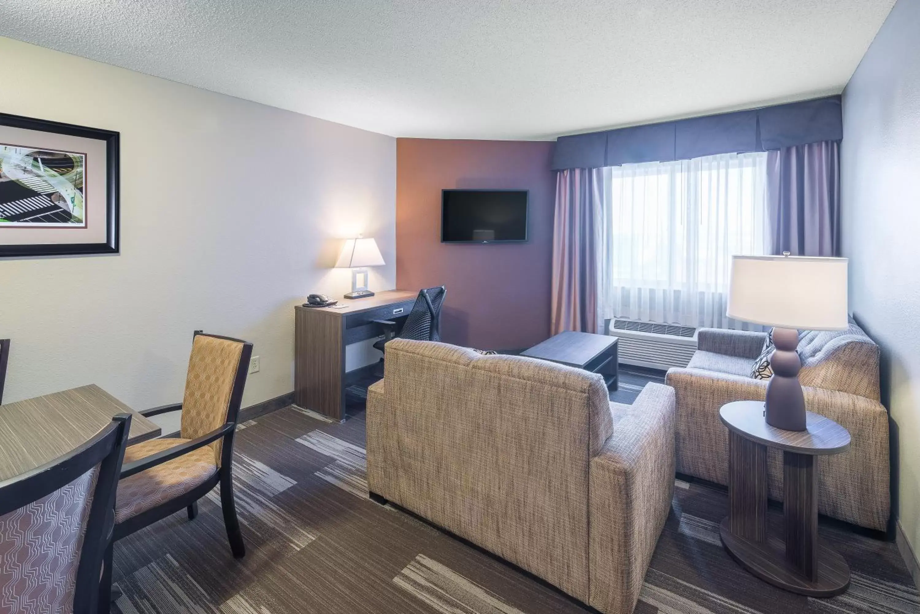 Photo of the whole room, Seating Area in Holiday Inn Express Hotel & Suites St. Paul - Woodbury, an IHG Hotel