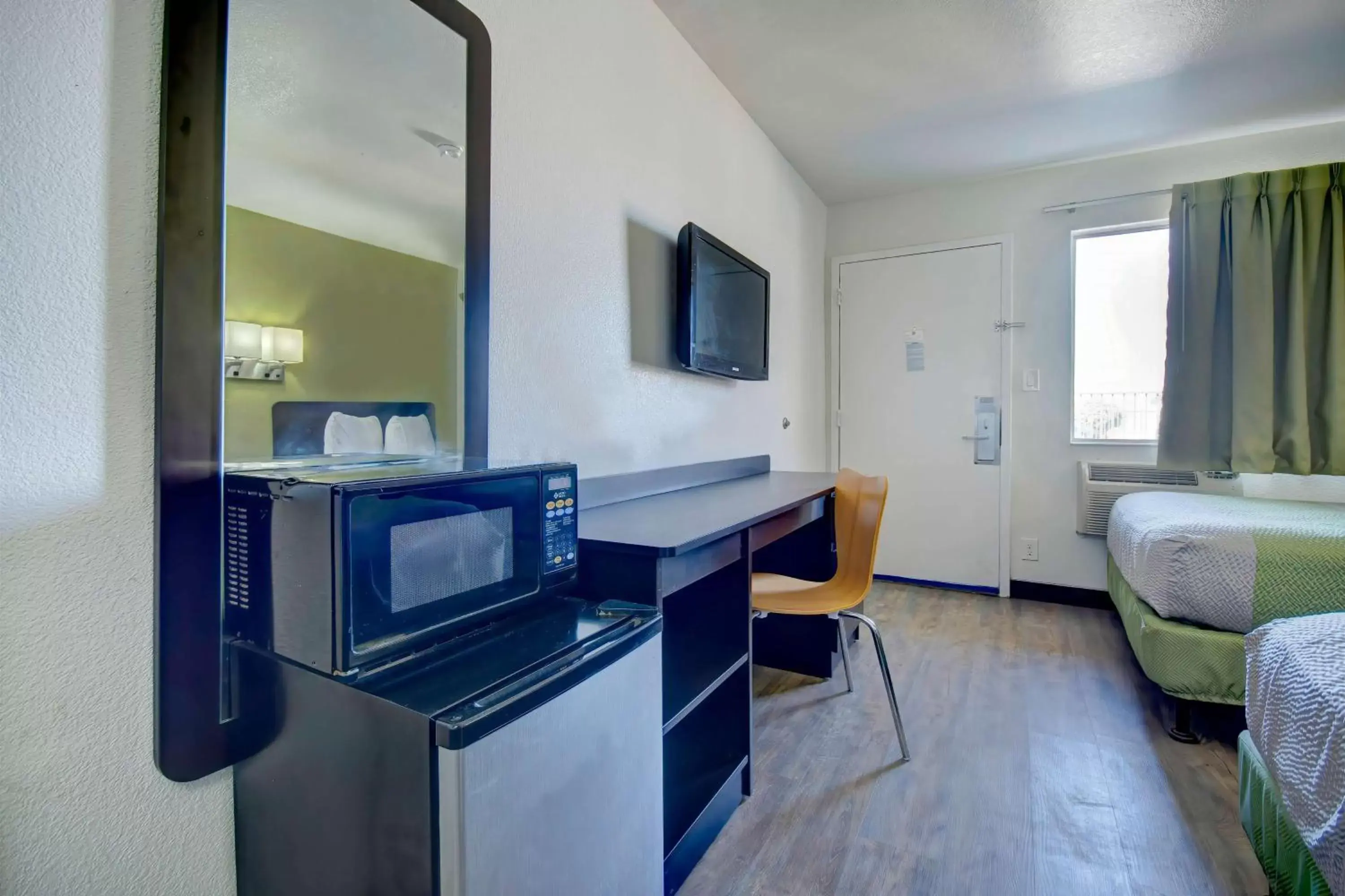 Bedroom, TV/Entertainment Center in Motel 6-Douglas, AZ